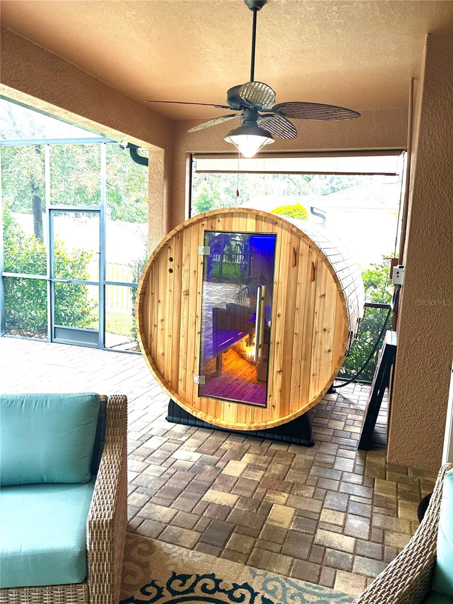 1212 LOREA LN