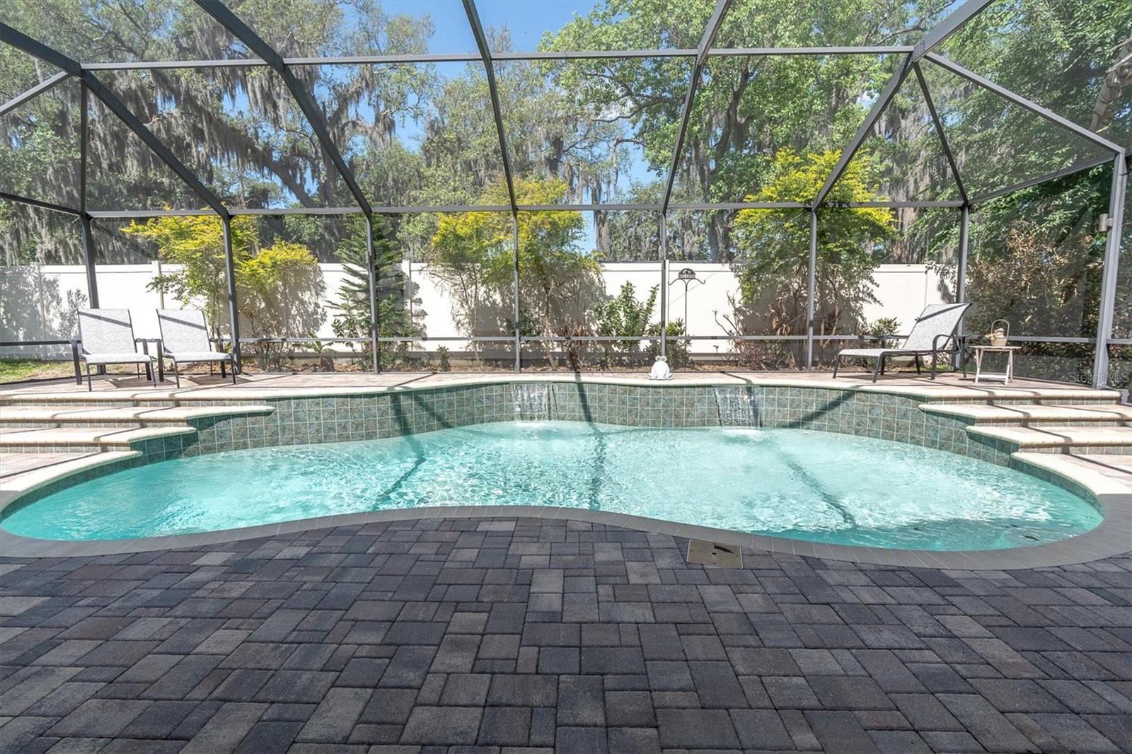 1212 LOREA LN