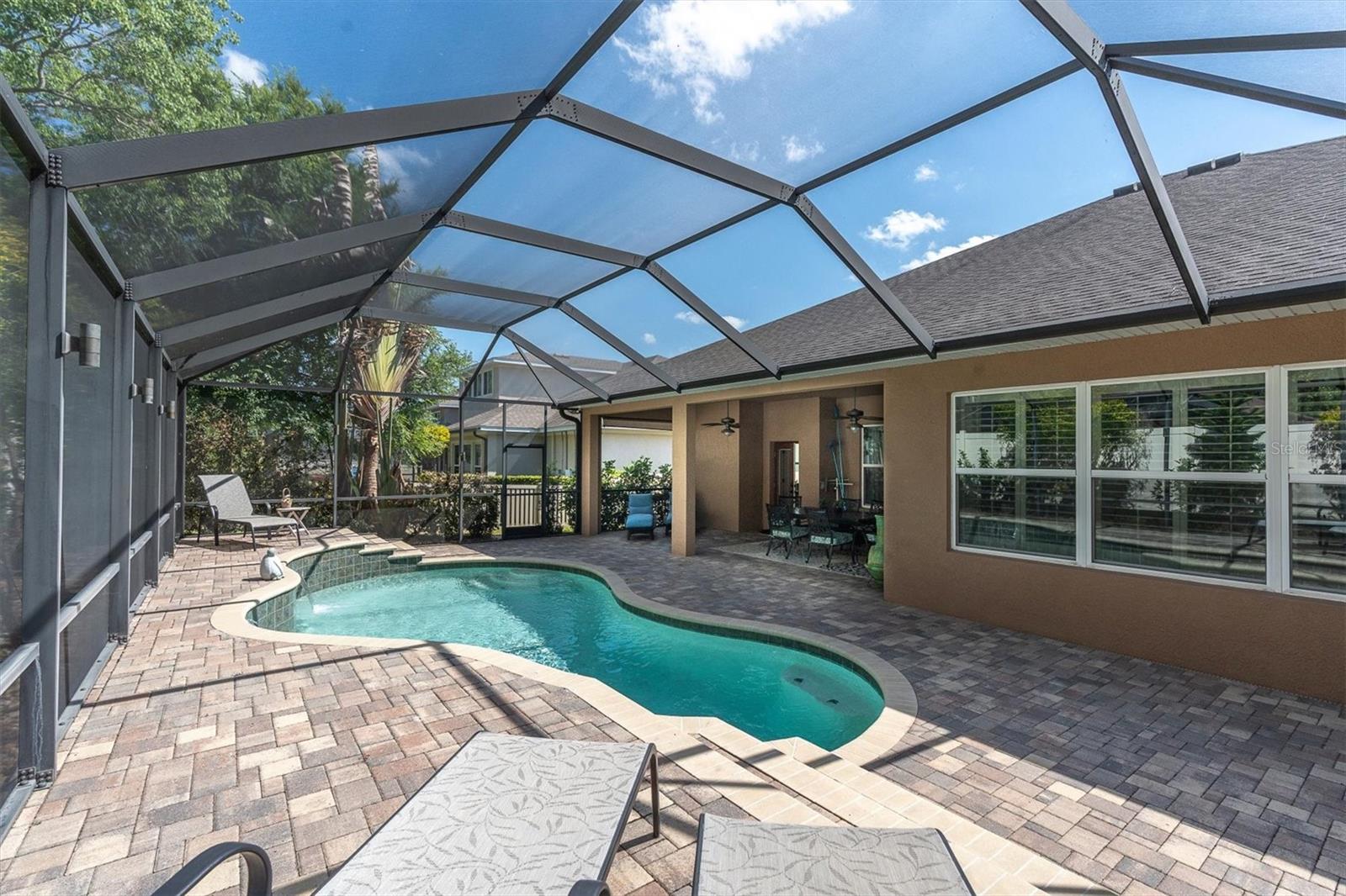 1212 LOREA LN