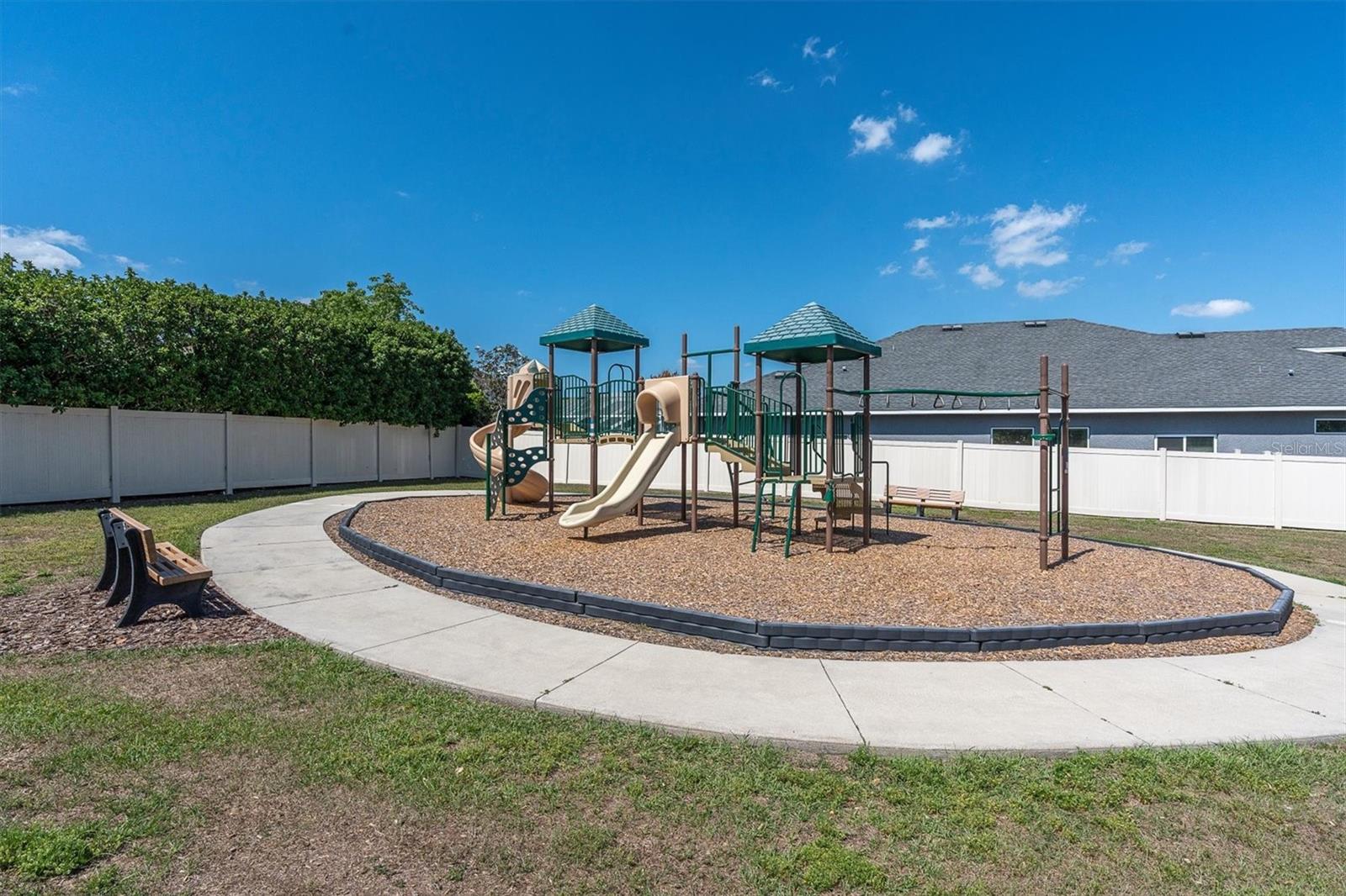 1212 LOREA LN