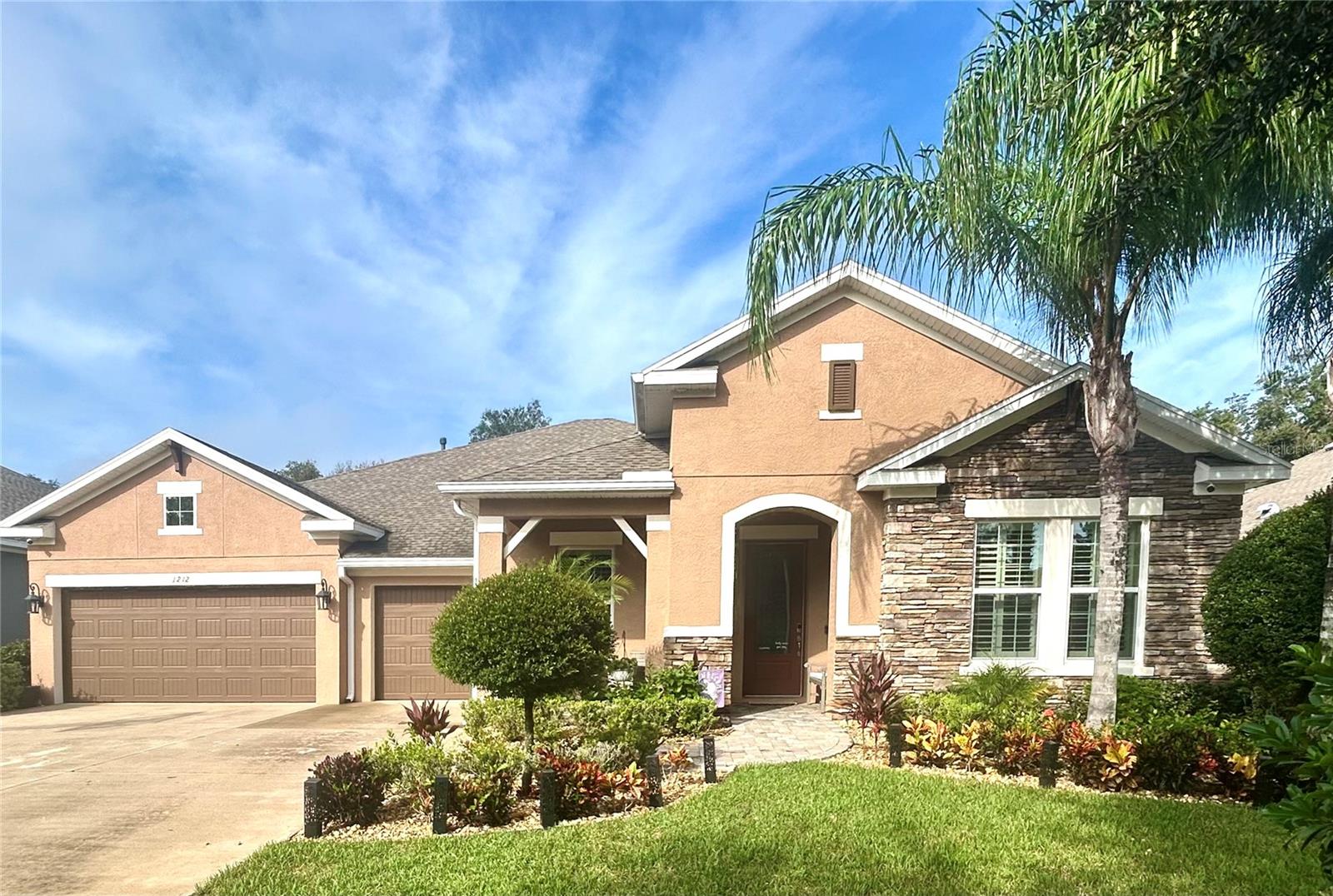 1212 LOREA LN