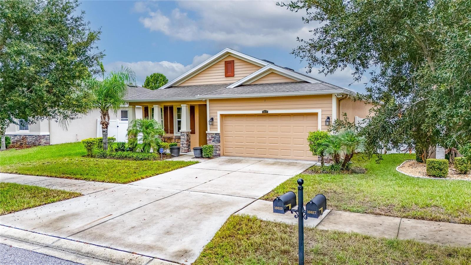 10619 SCENIC HOLLOW DR