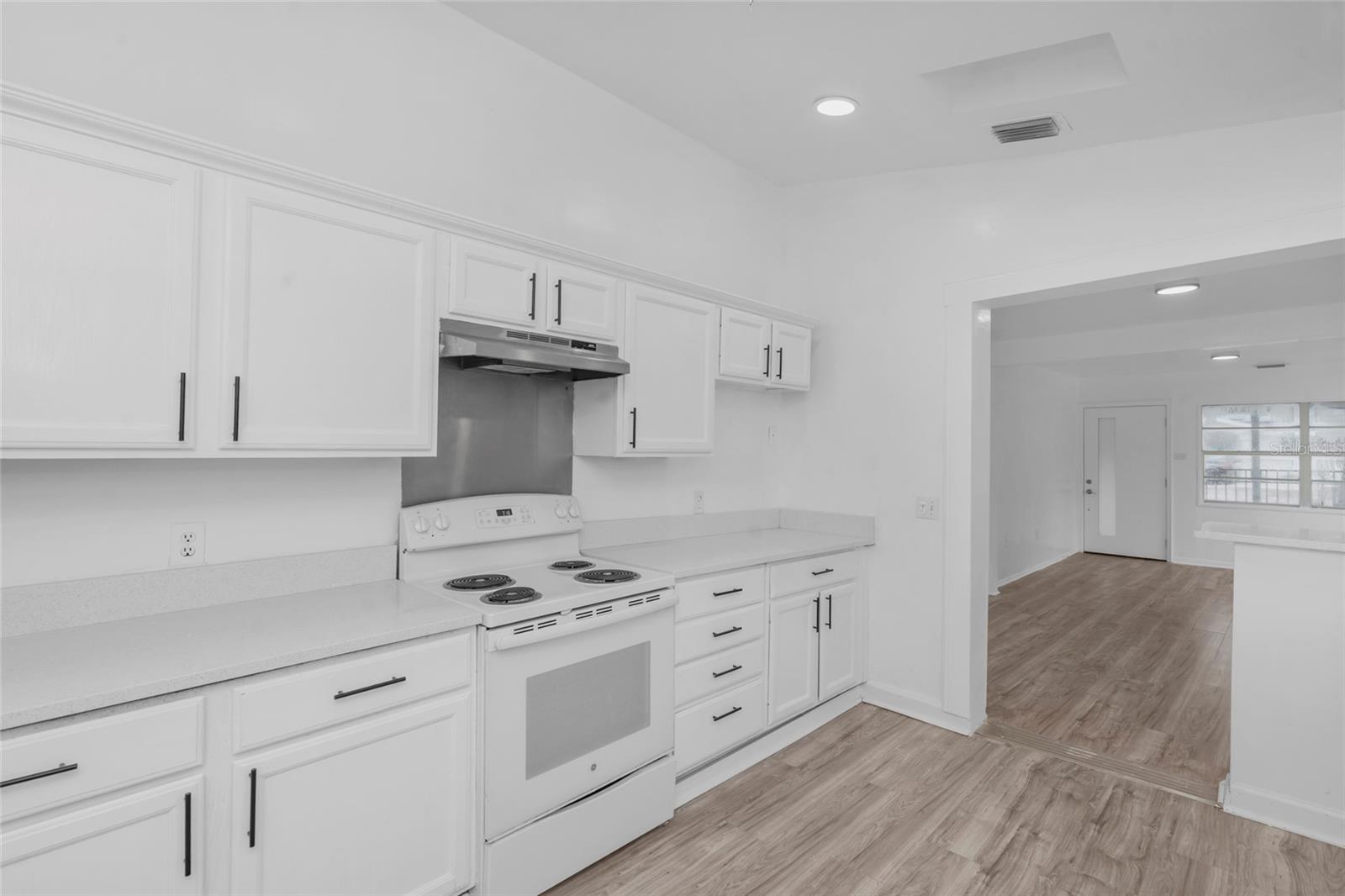 8021 N EDISON AVE