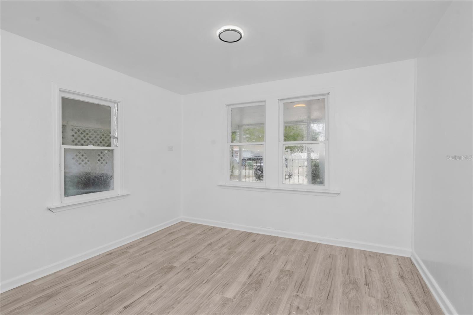 8021 N EDISON AVE