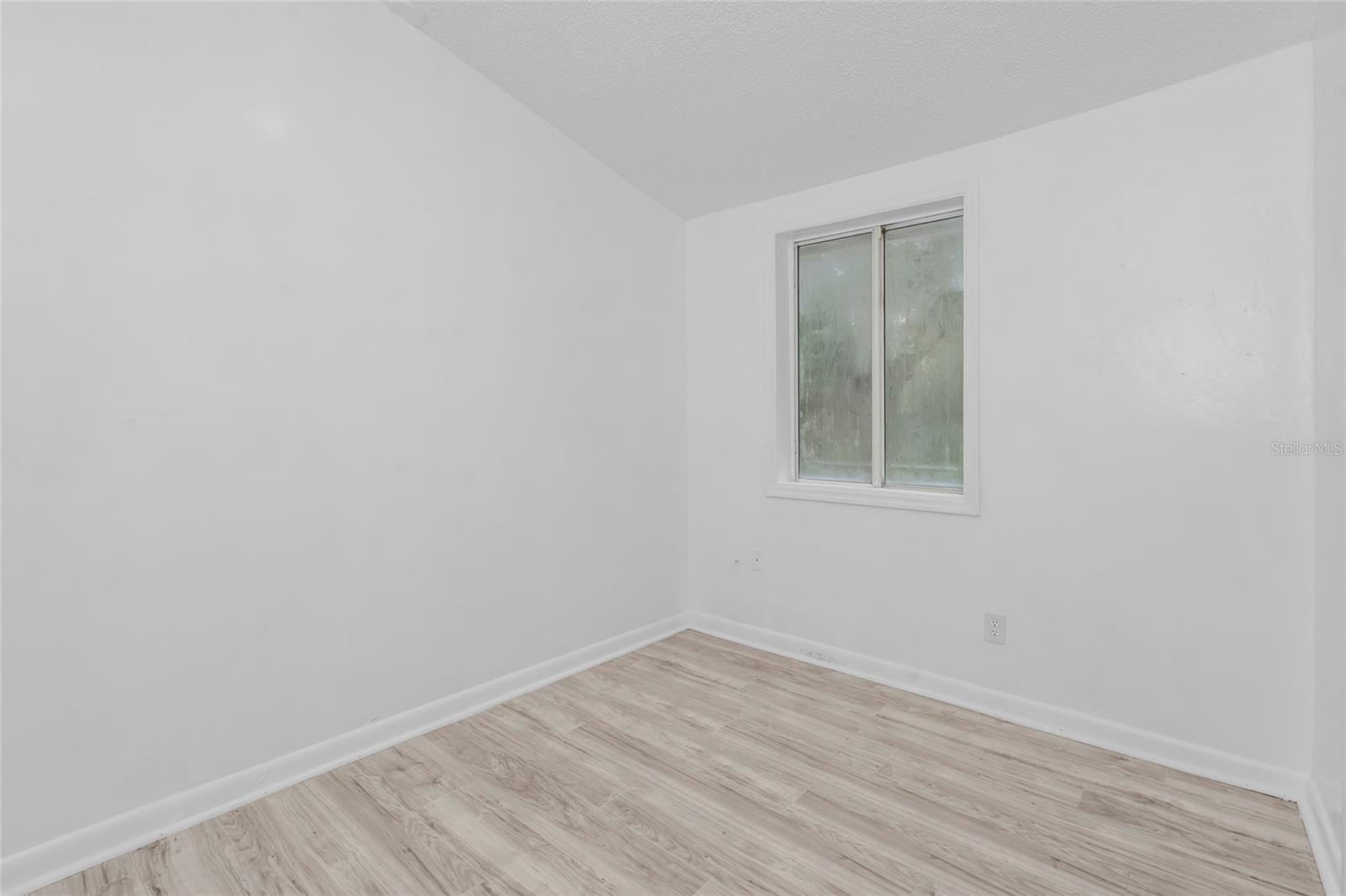 8021 N EDISON AVE