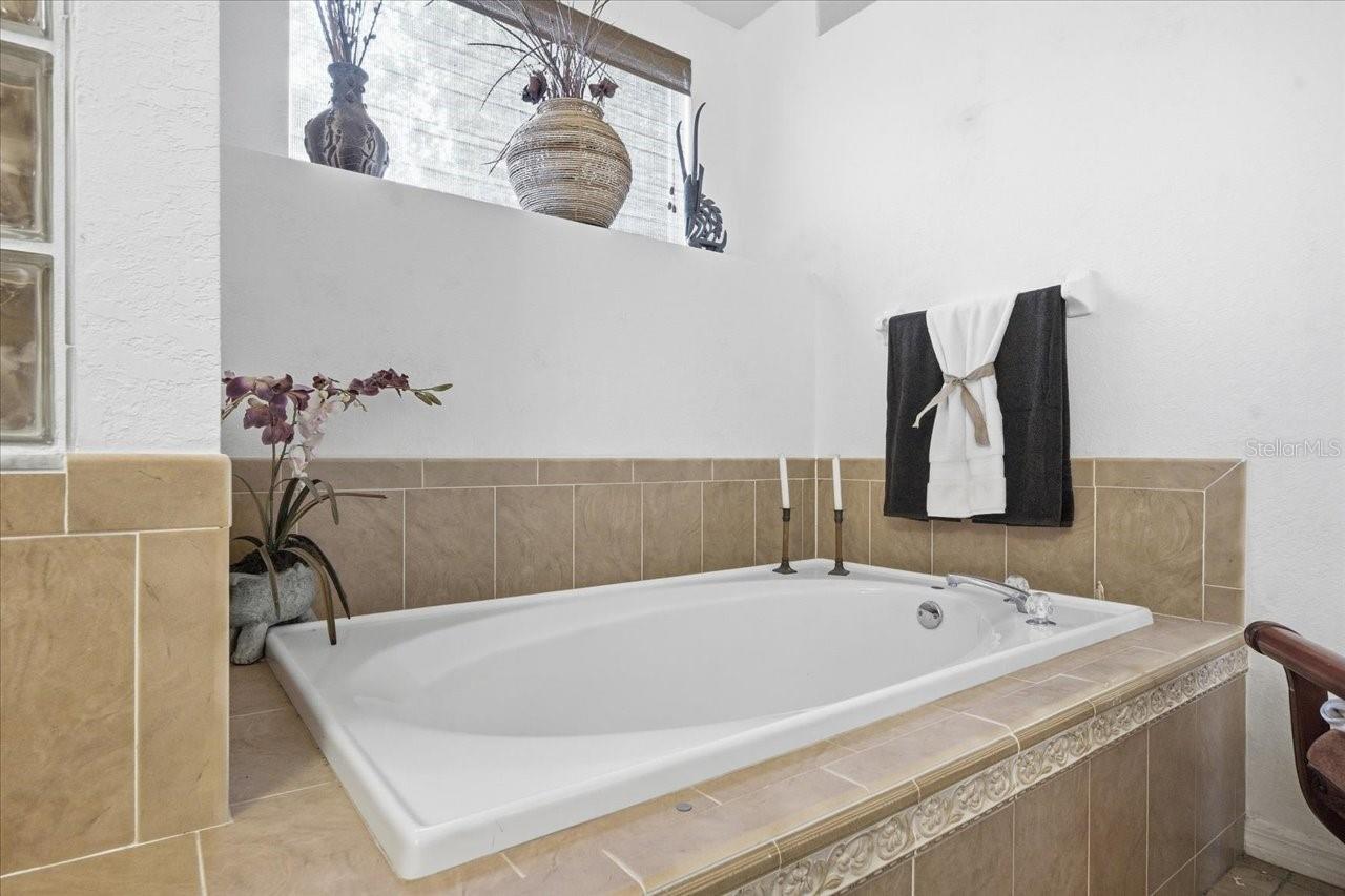 12220 WOODLANDS CIR