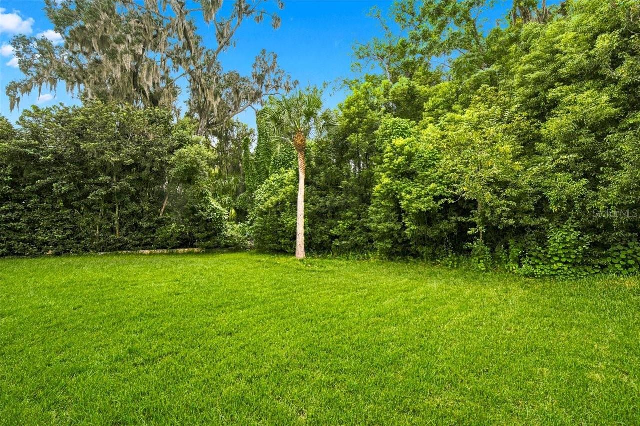 12220 WOODLANDS CIR
