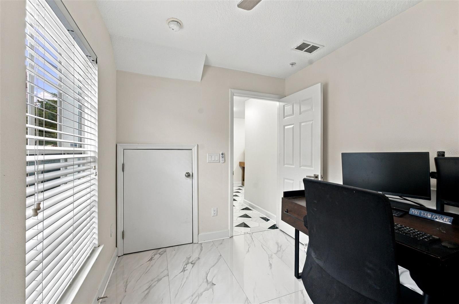 3111 W DE LEON ST #9