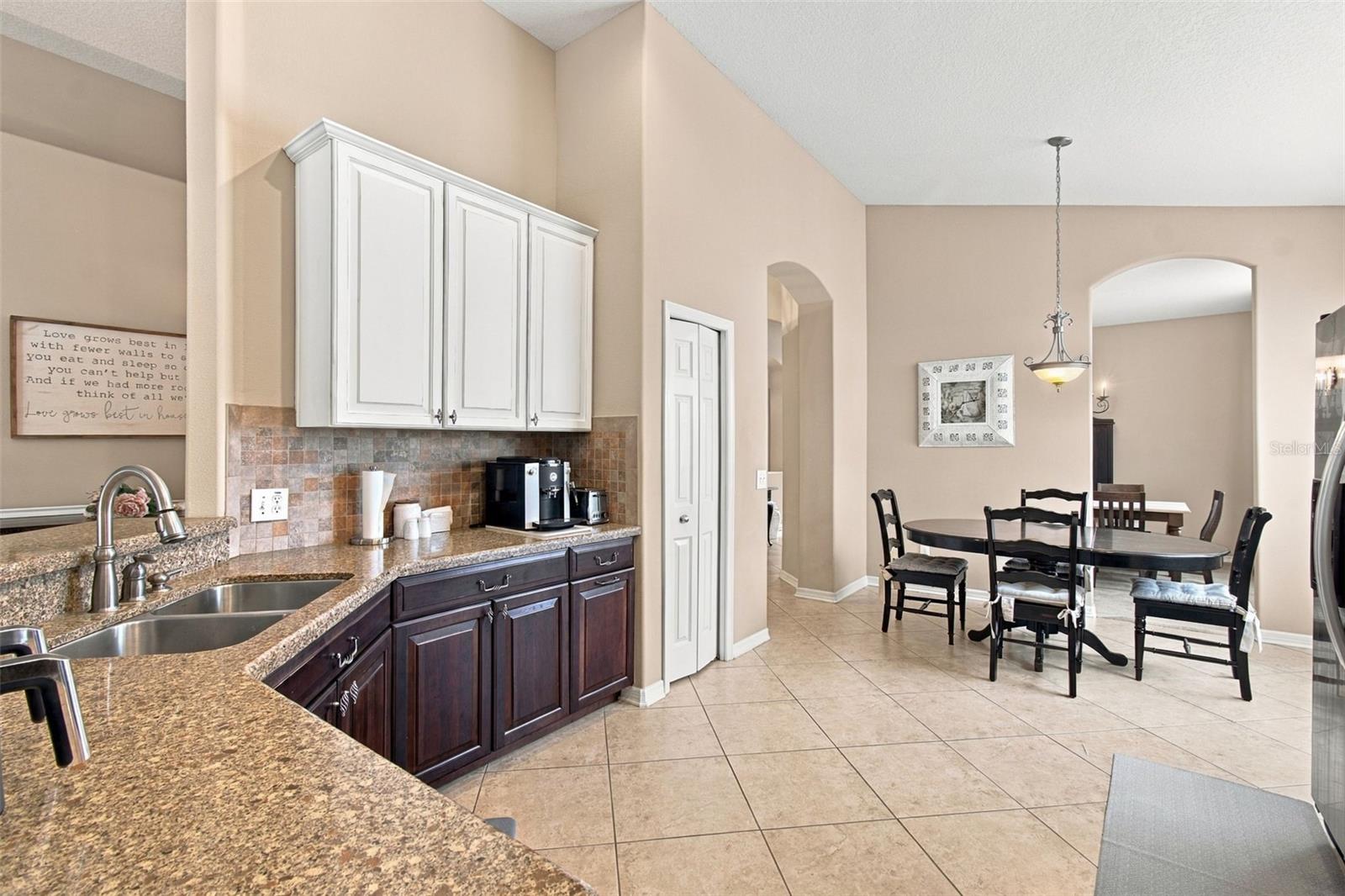 11009 ROCKLEDGE VIEW DR