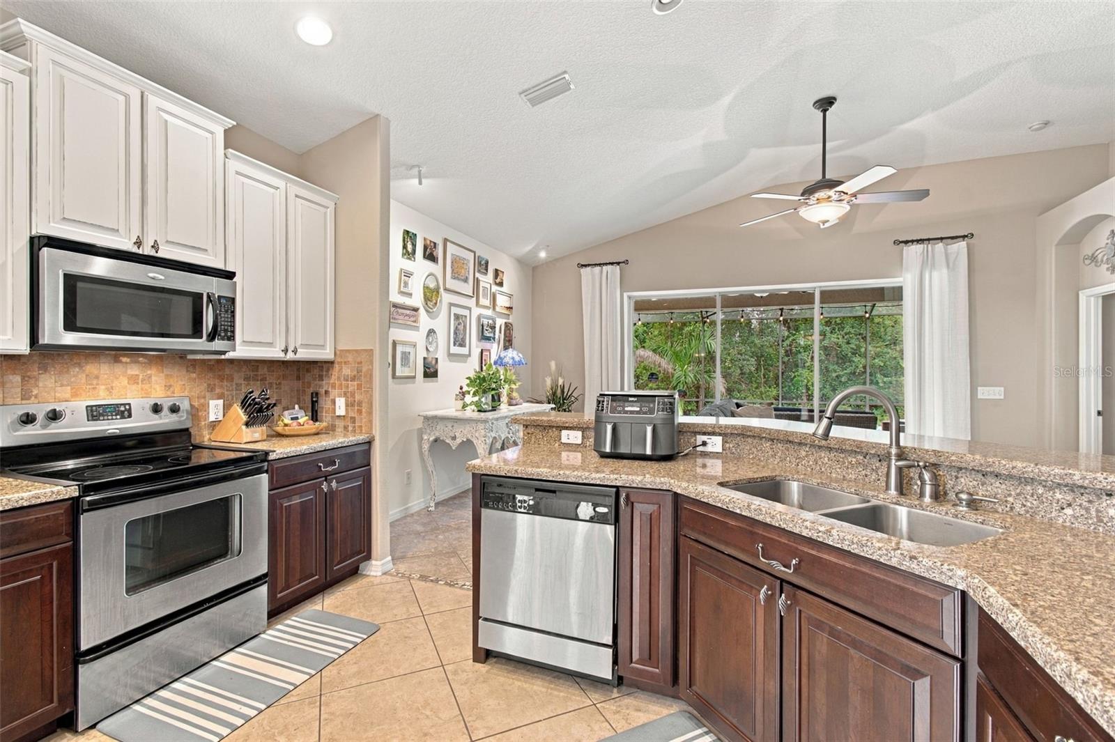 11009 ROCKLEDGE VIEW DR