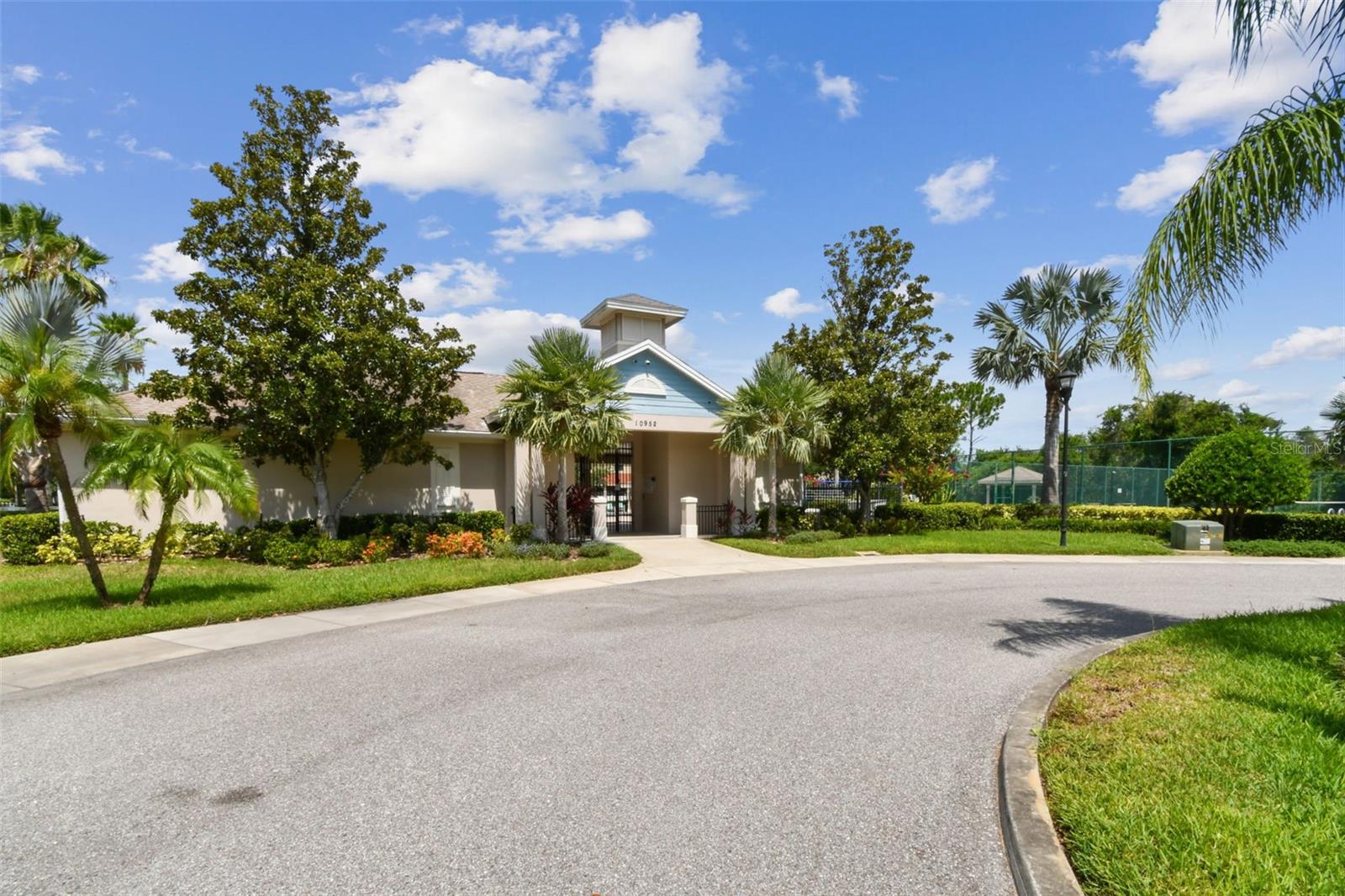 11009 ROCKLEDGE VIEW DR