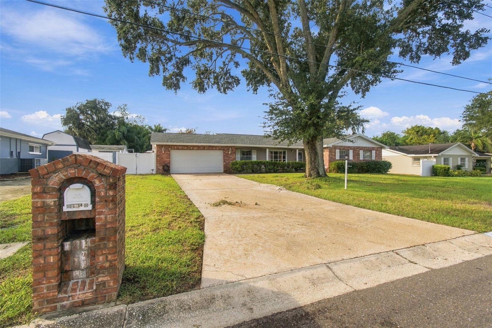 105 ASHBROOK DR
