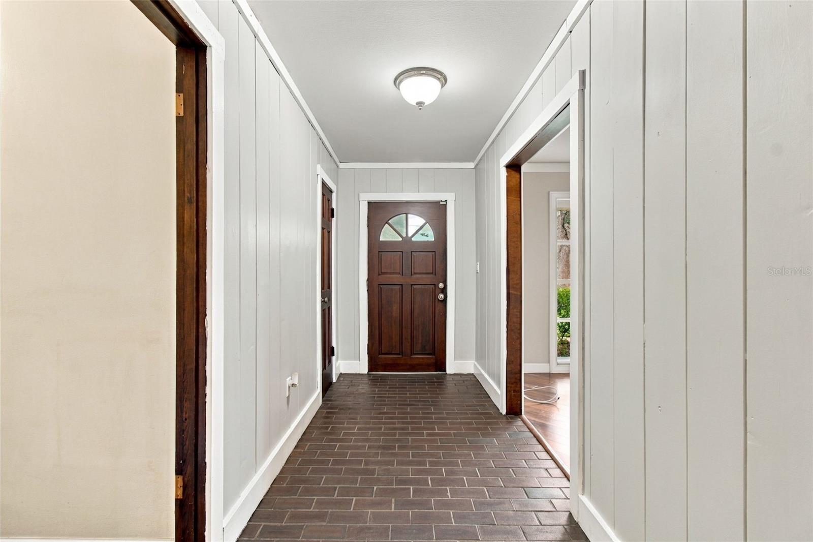 105 ASHBROOK DR