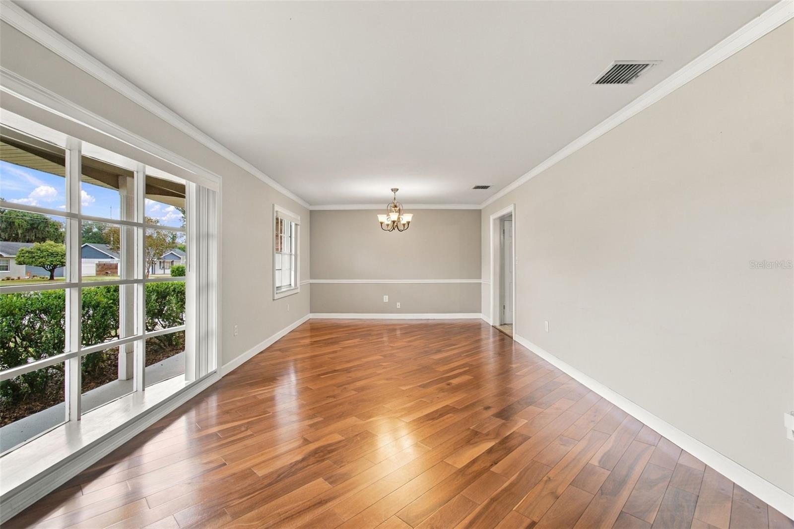 105 ASHBROOK DR