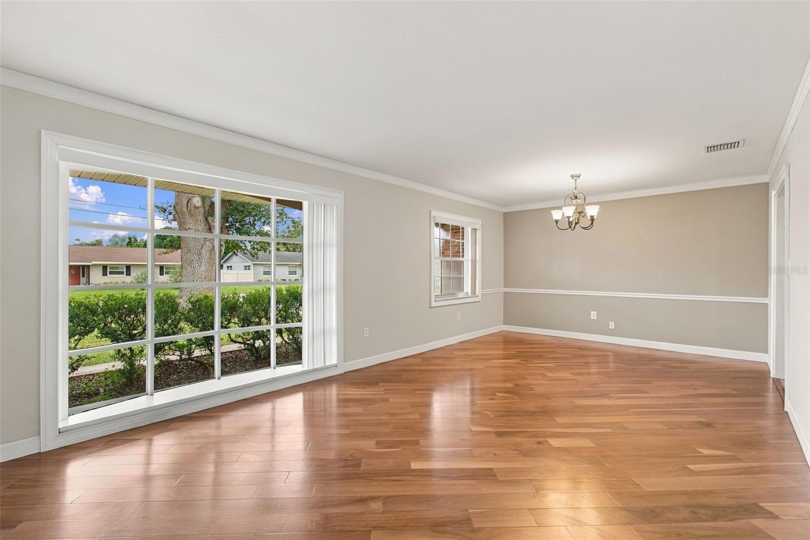 105 ASHBROOK DR