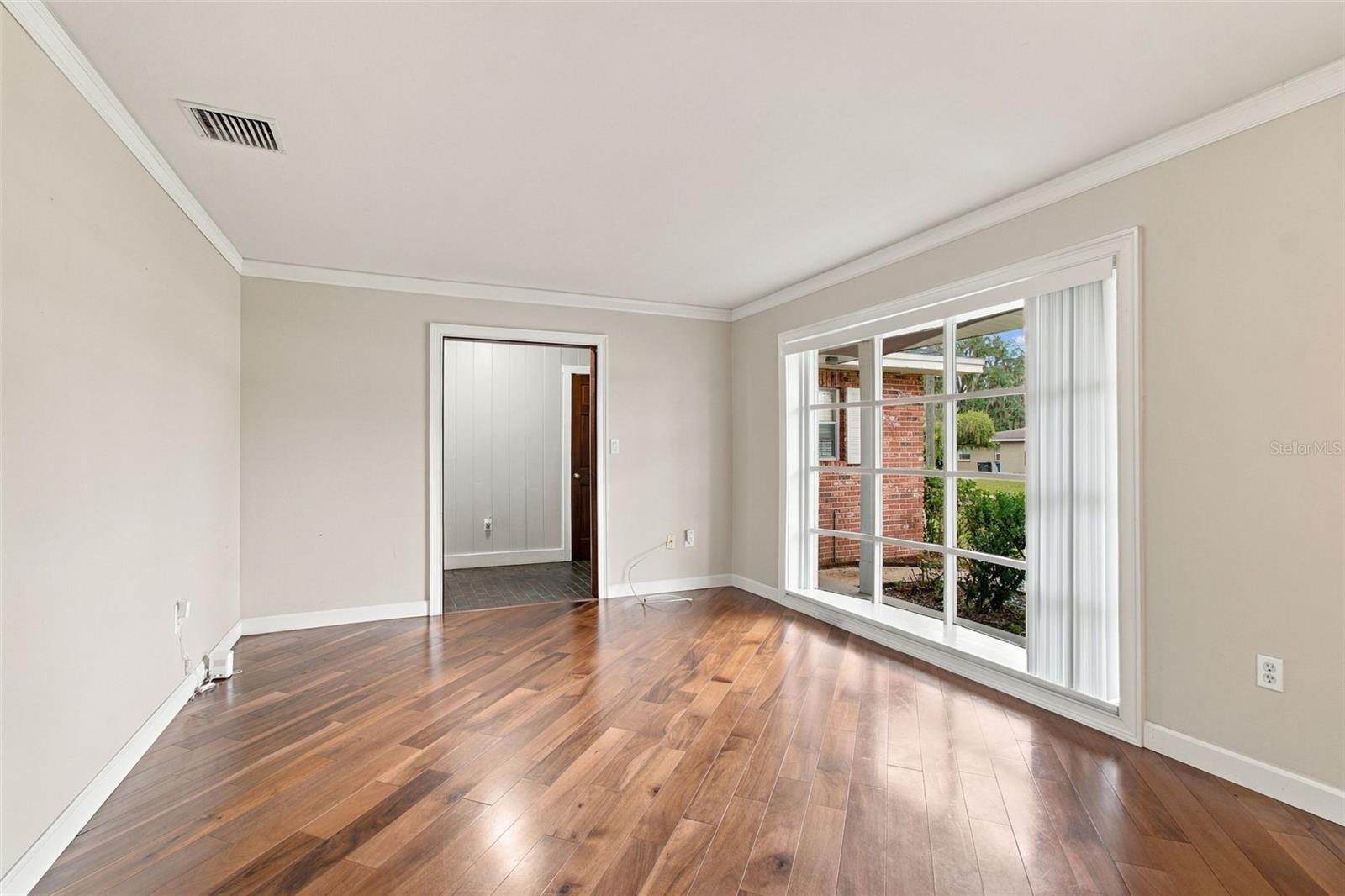 105 ASHBROOK DR