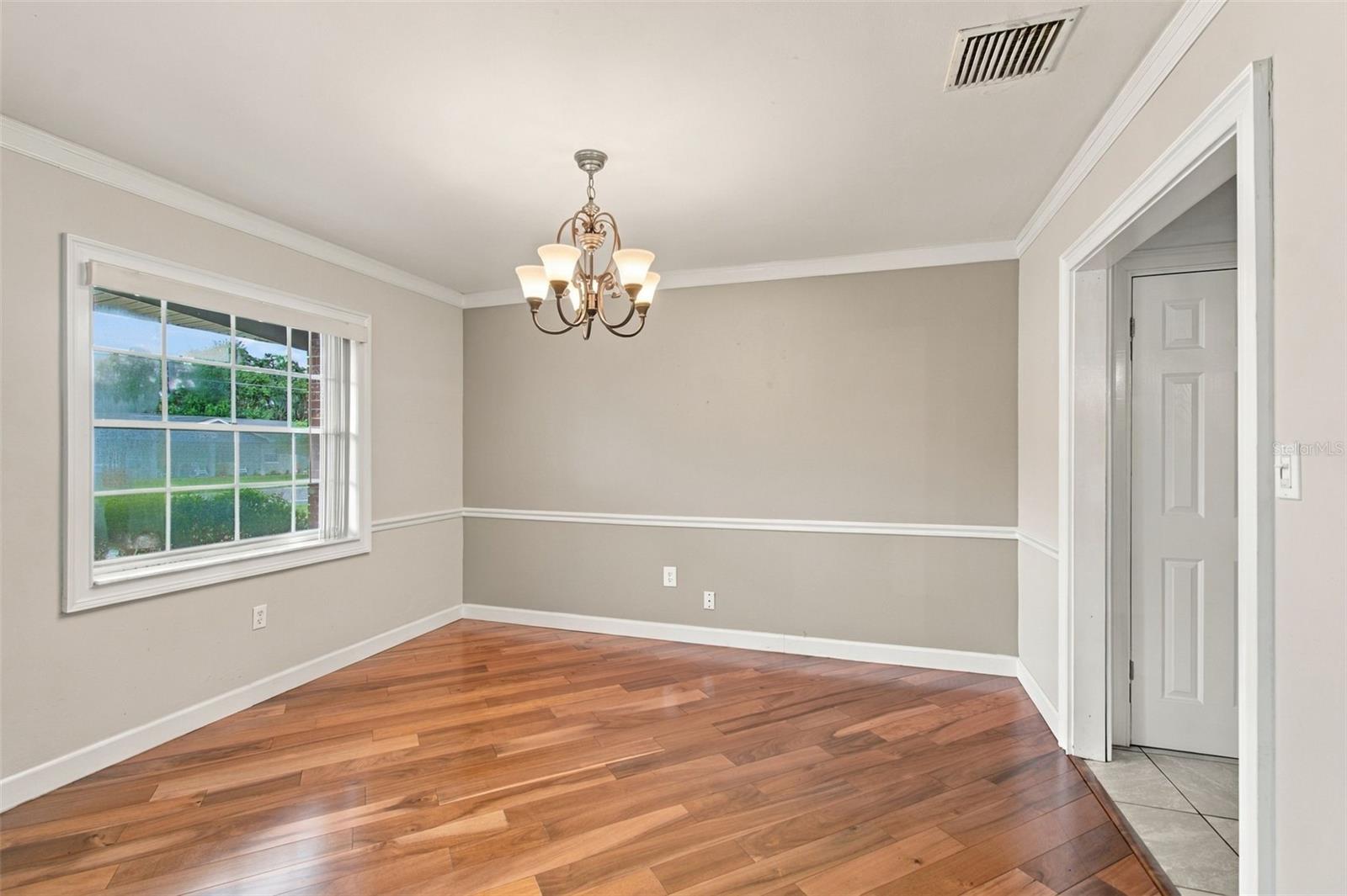105 ASHBROOK DR