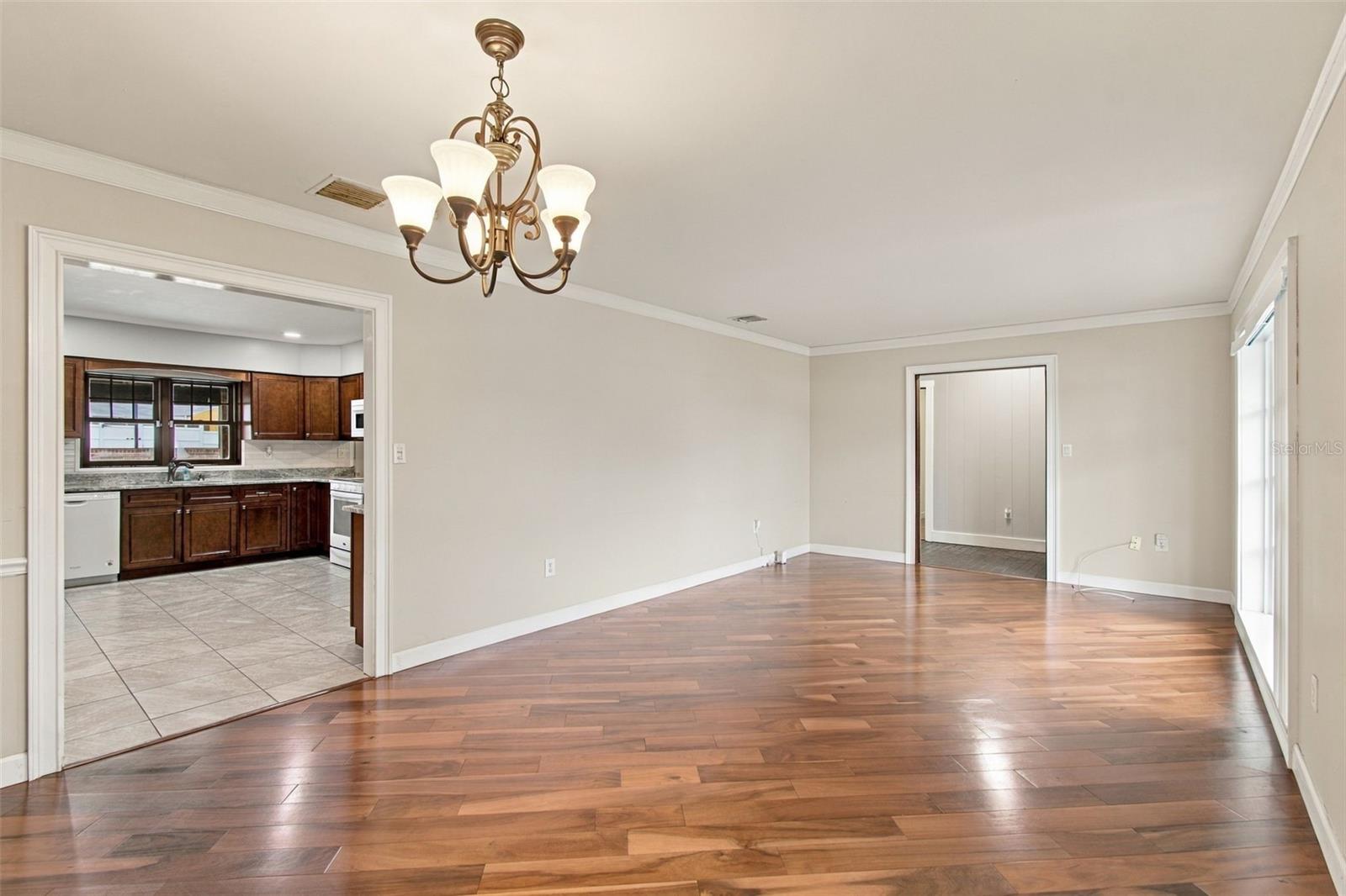 105 ASHBROOK DR