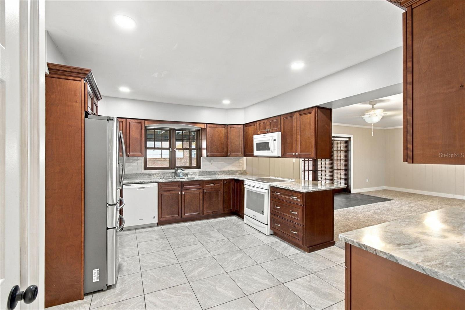 105 ASHBROOK DR