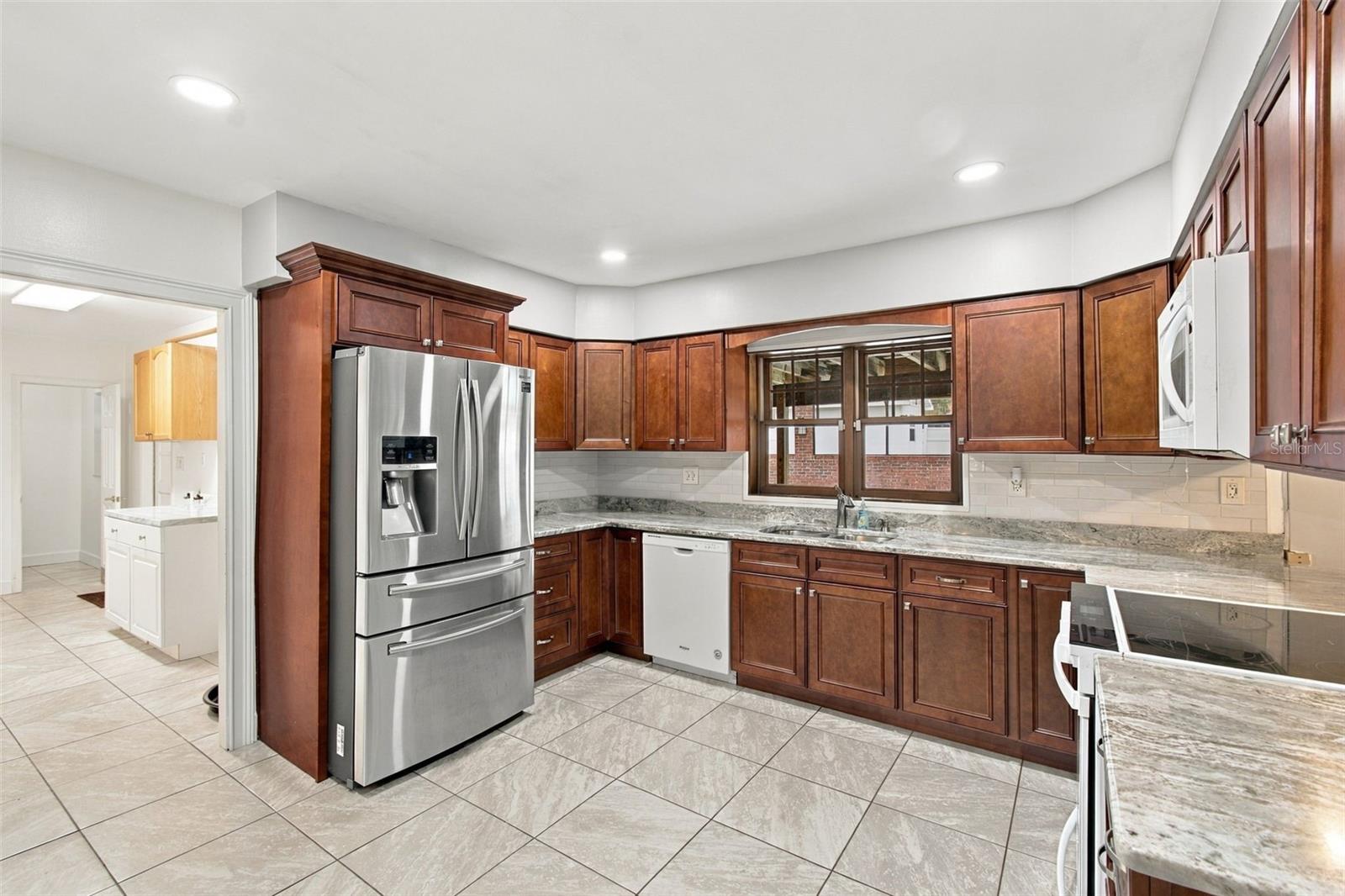 105 ASHBROOK DR