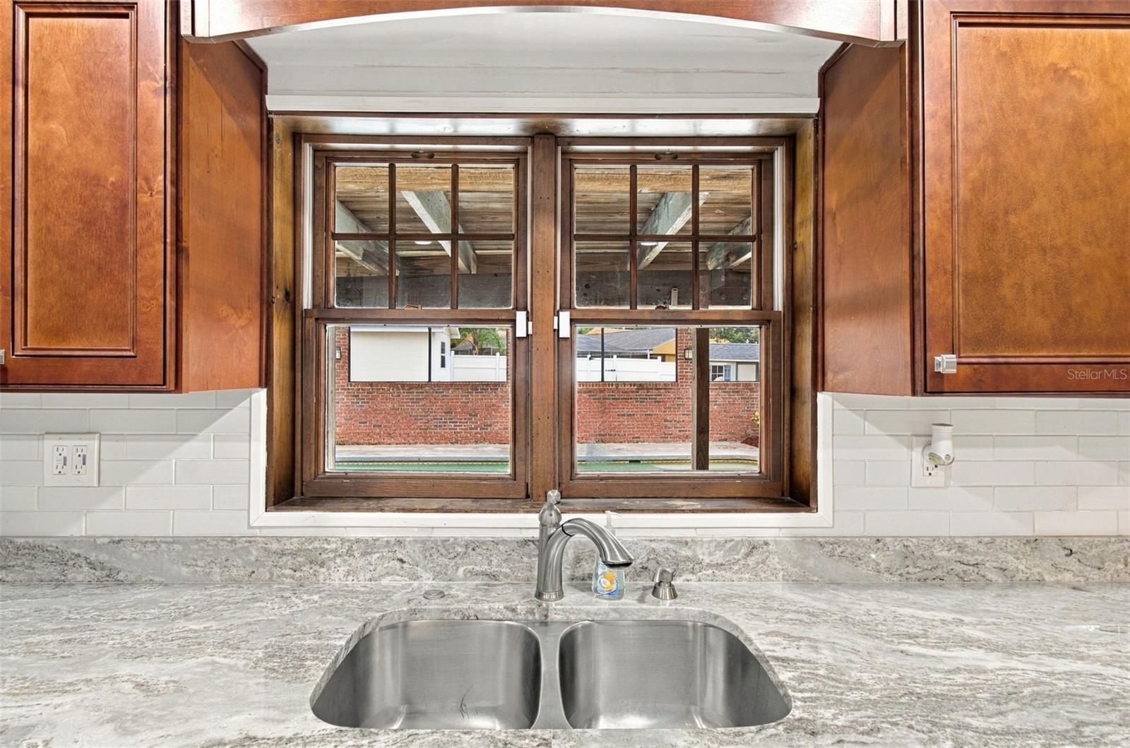105 ASHBROOK DR