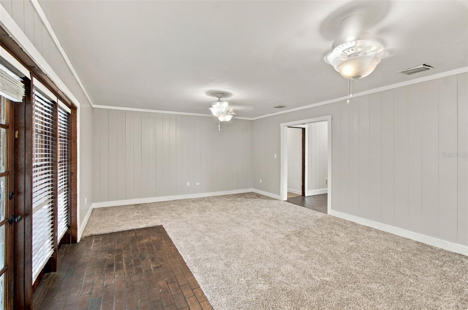 105 ASHBROOK DR