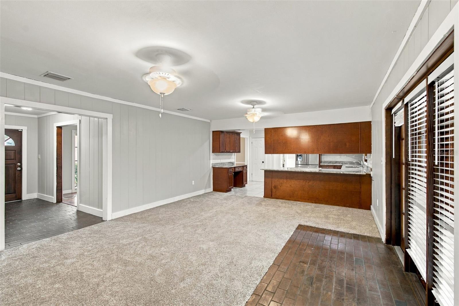 105 ASHBROOK DR