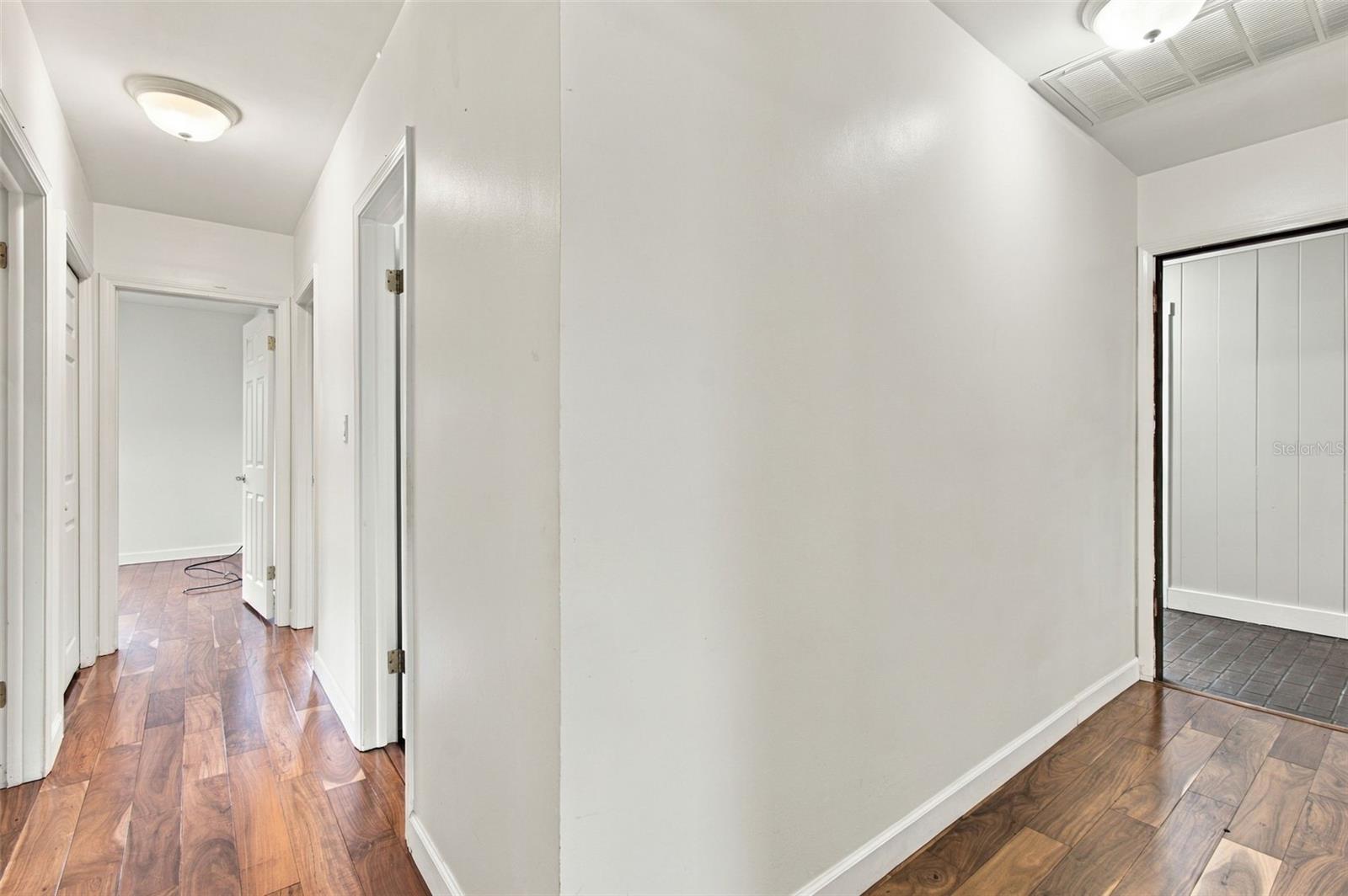 105 ASHBROOK DR