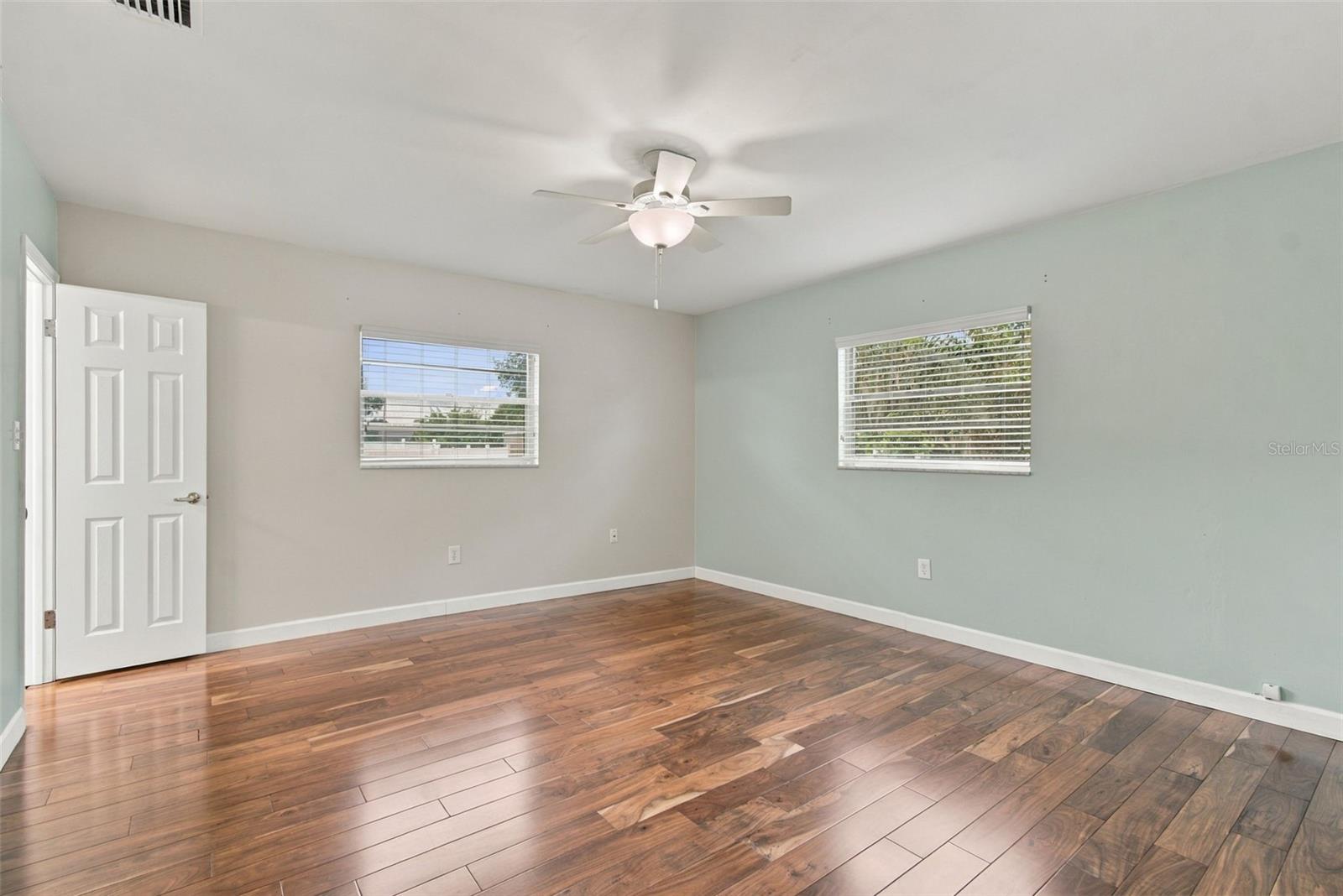 105 ASHBROOK DR