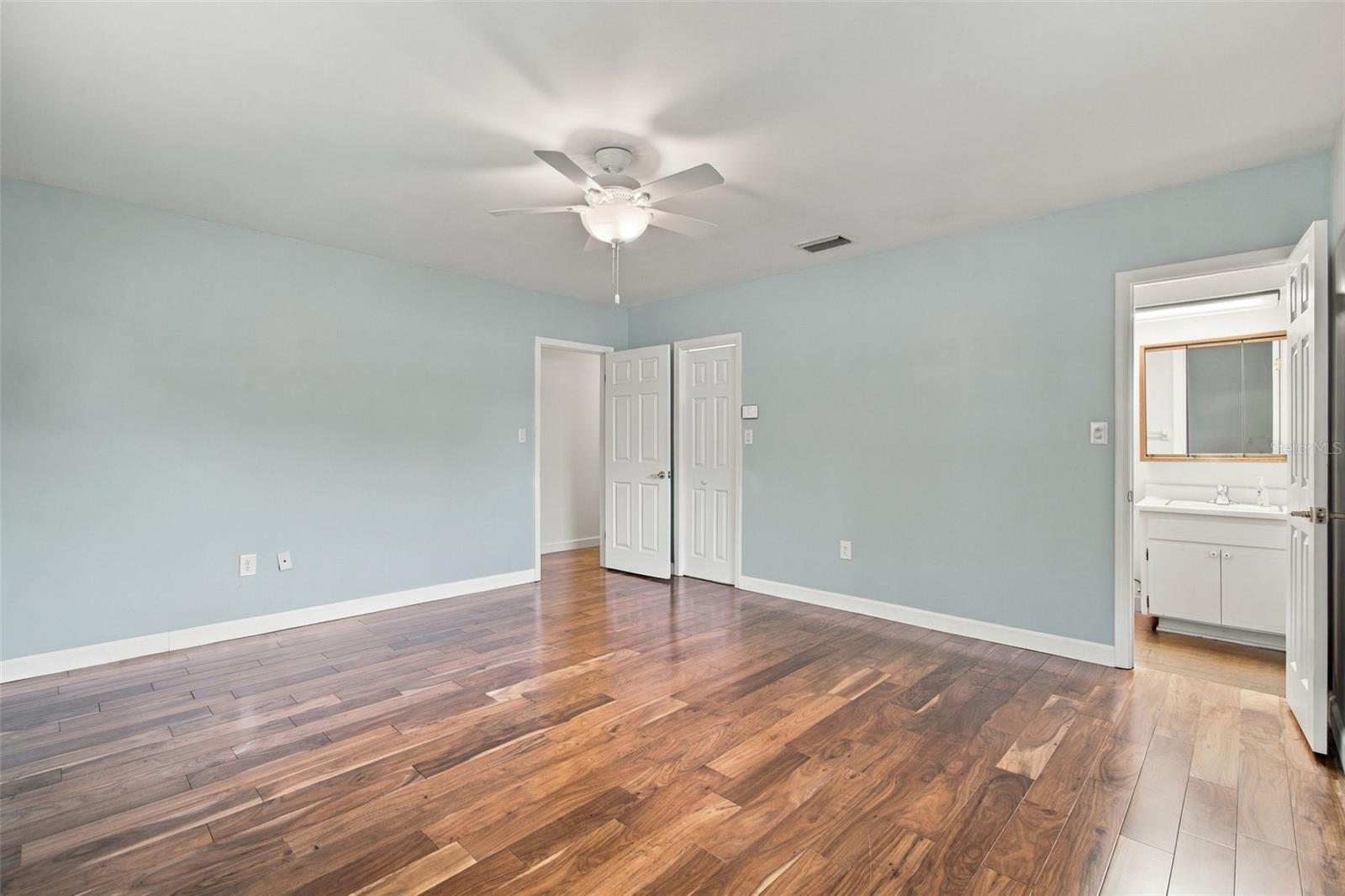 105 ASHBROOK DR