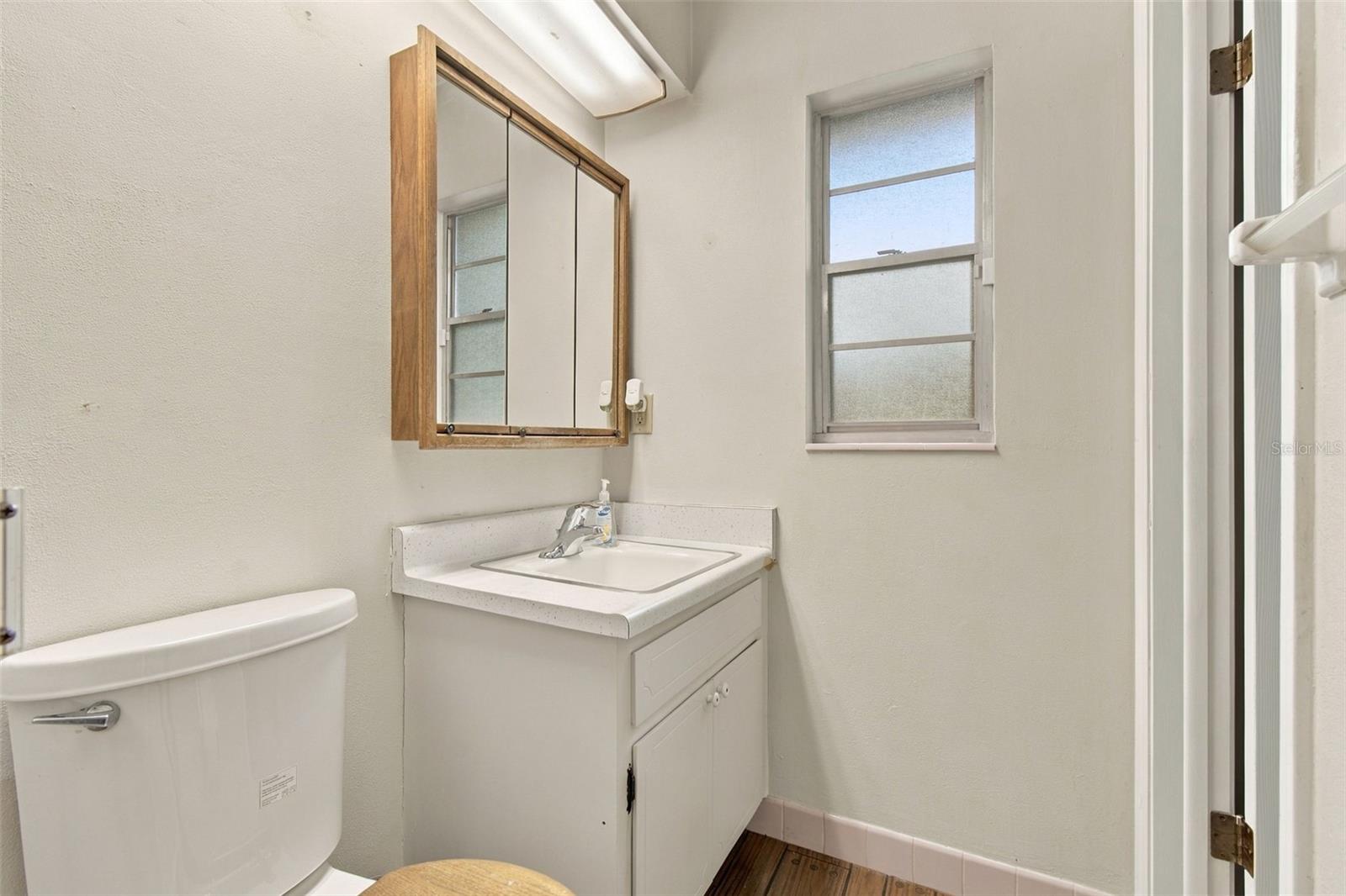 105 ASHBROOK DR