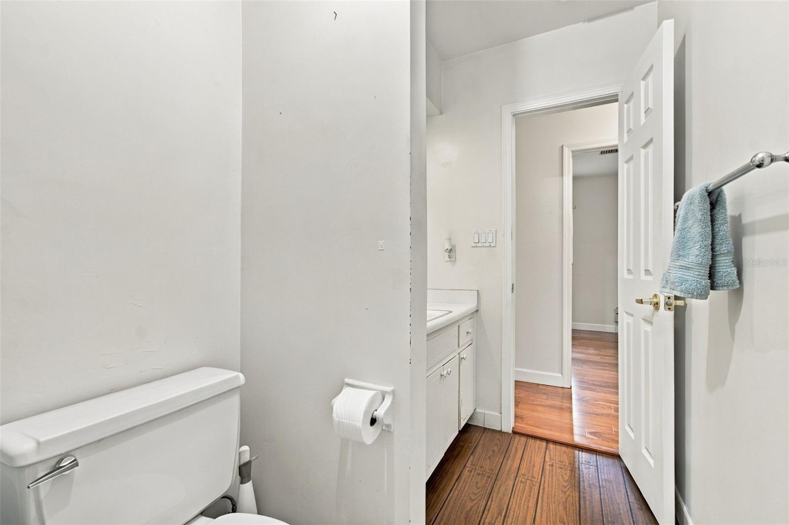 105 ASHBROOK DR