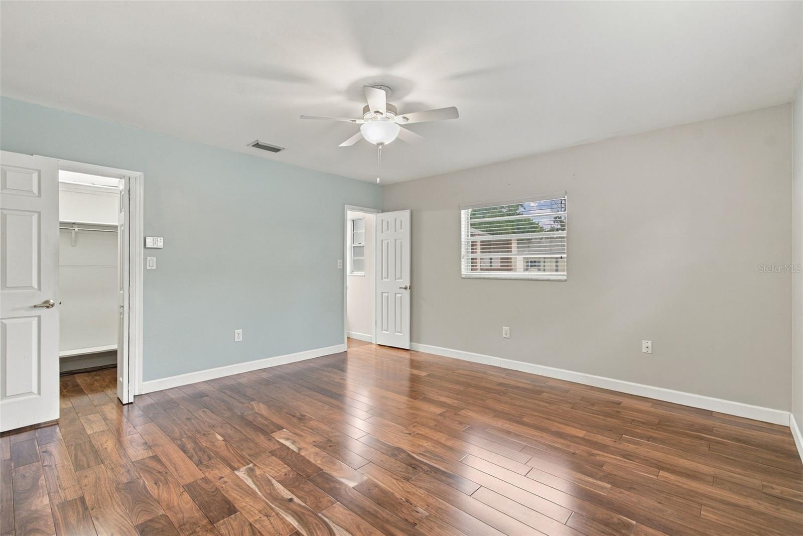 105 ASHBROOK DR