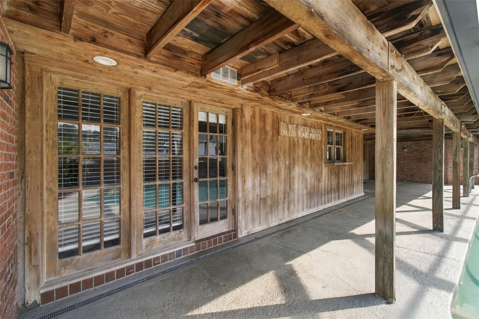 105 ASHBROOK DR