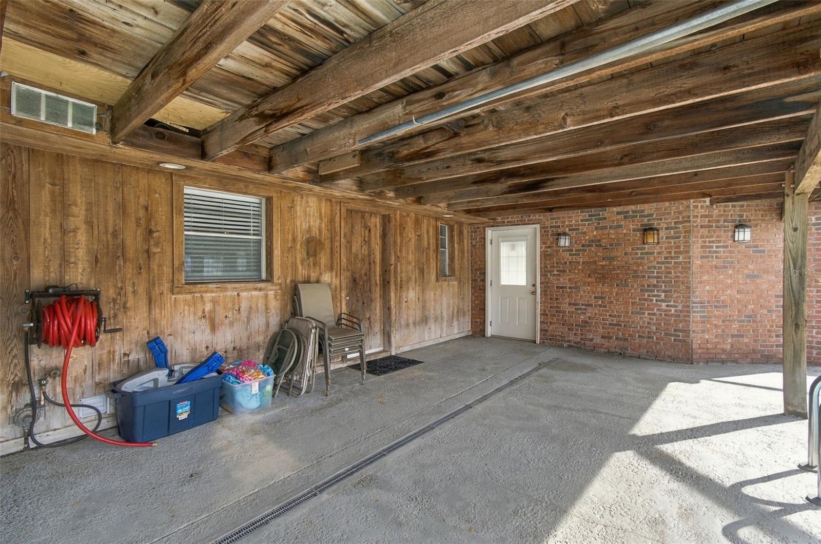 105 ASHBROOK DR