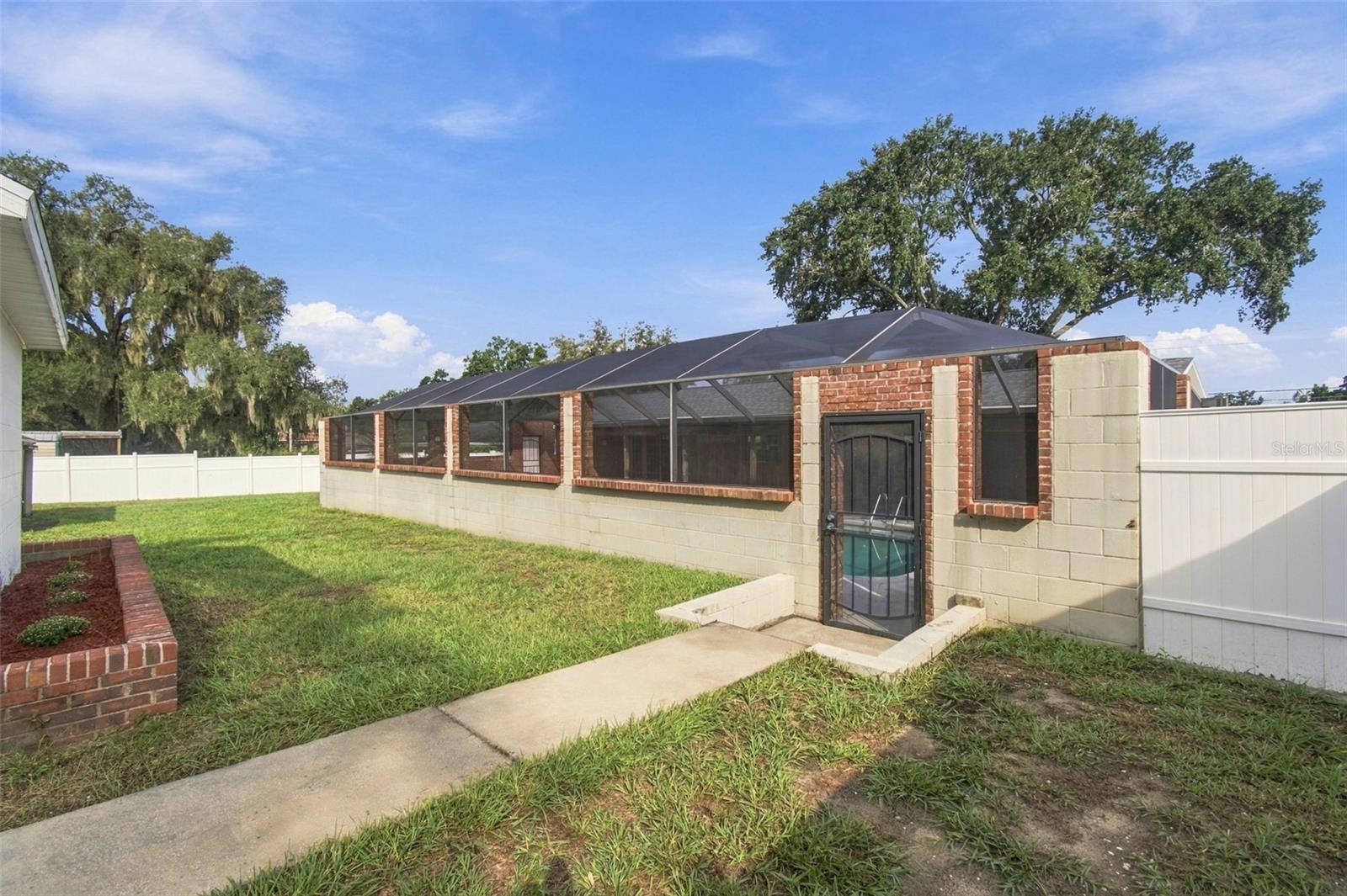 105 ASHBROOK DR
