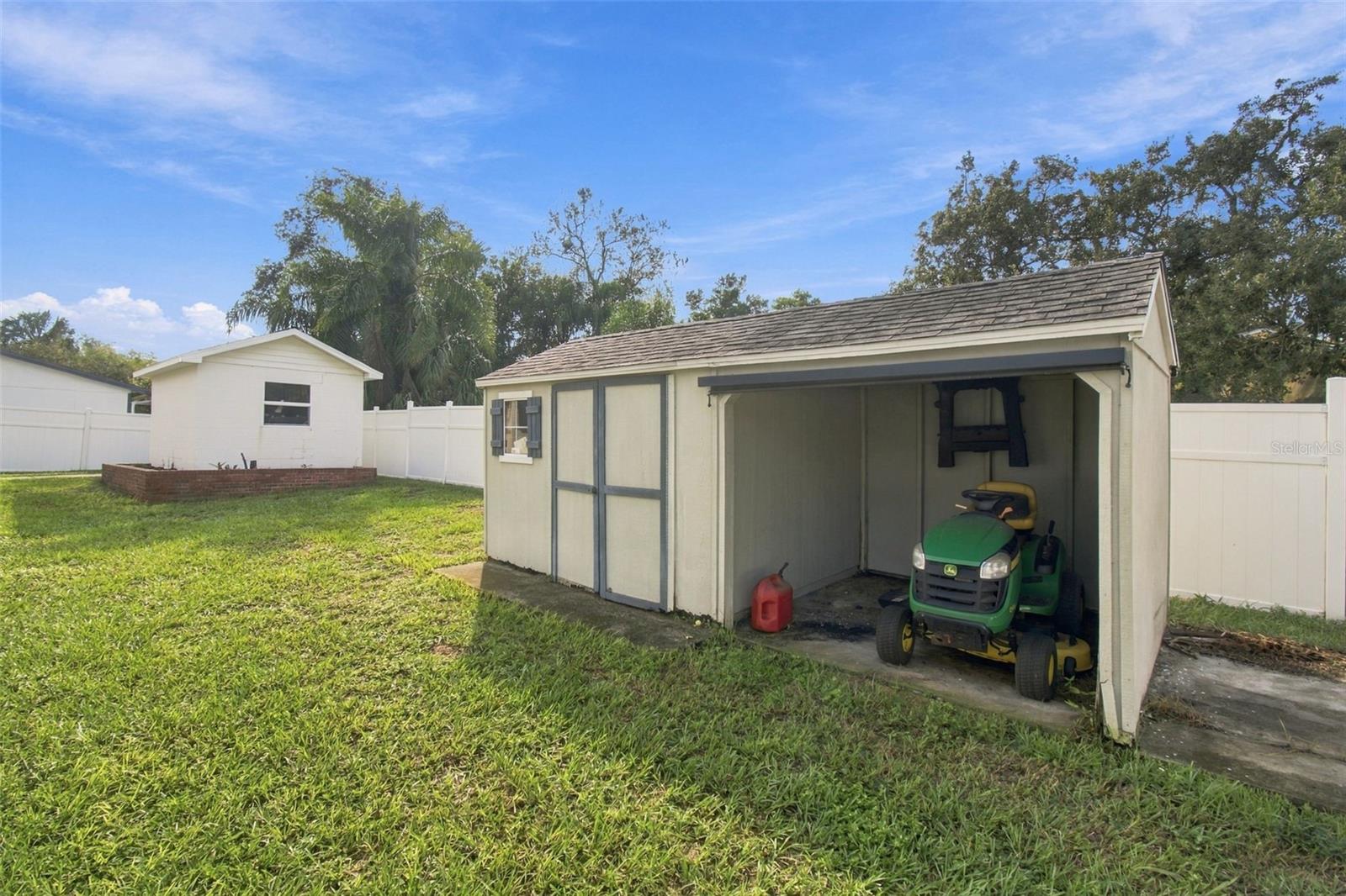 105 ASHBROOK DR
