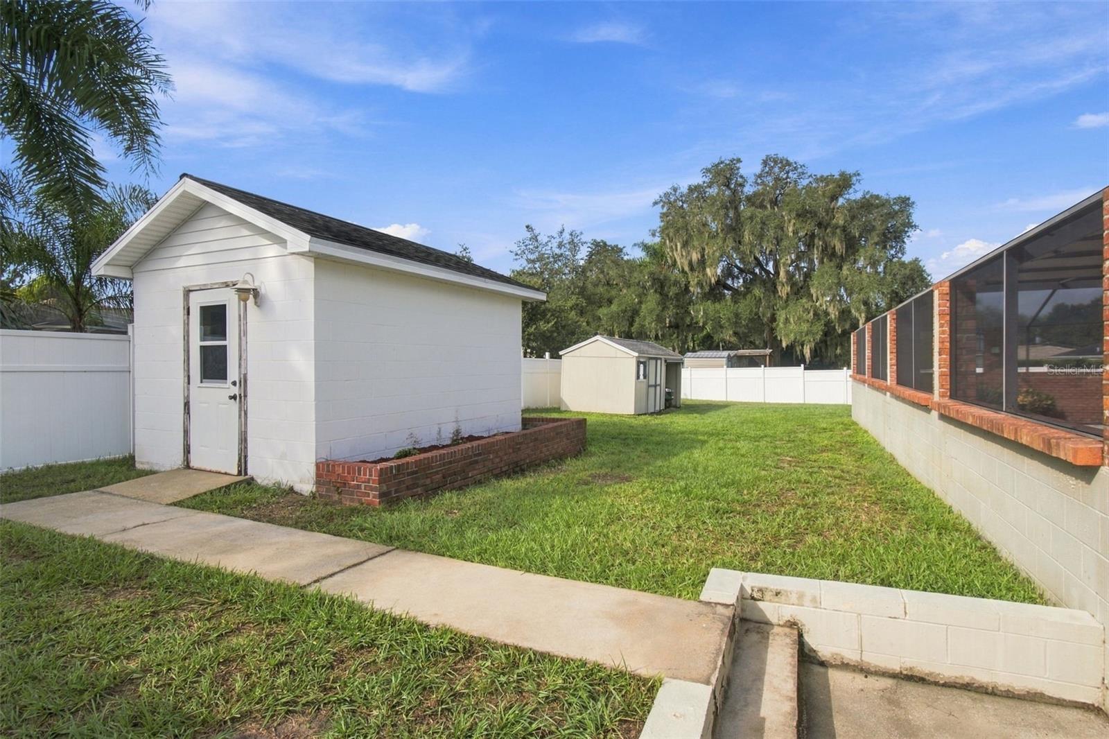 105 ASHBROOK DR