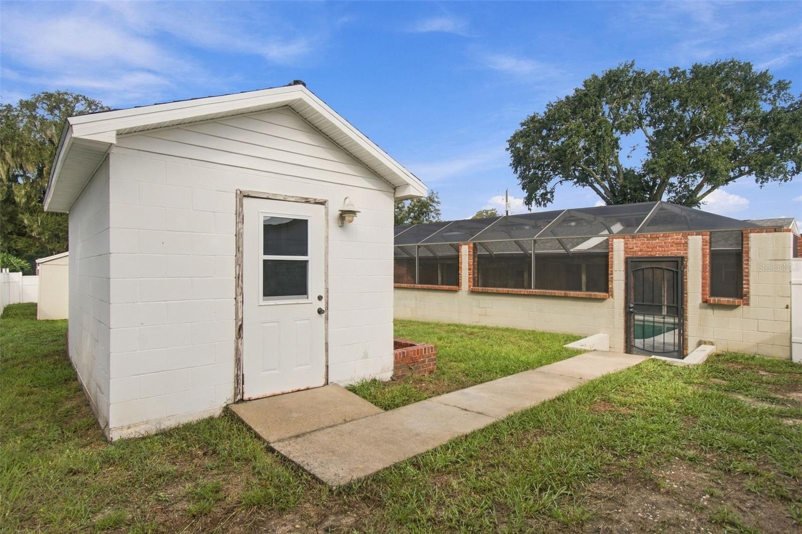 105 ASHBROOK DR