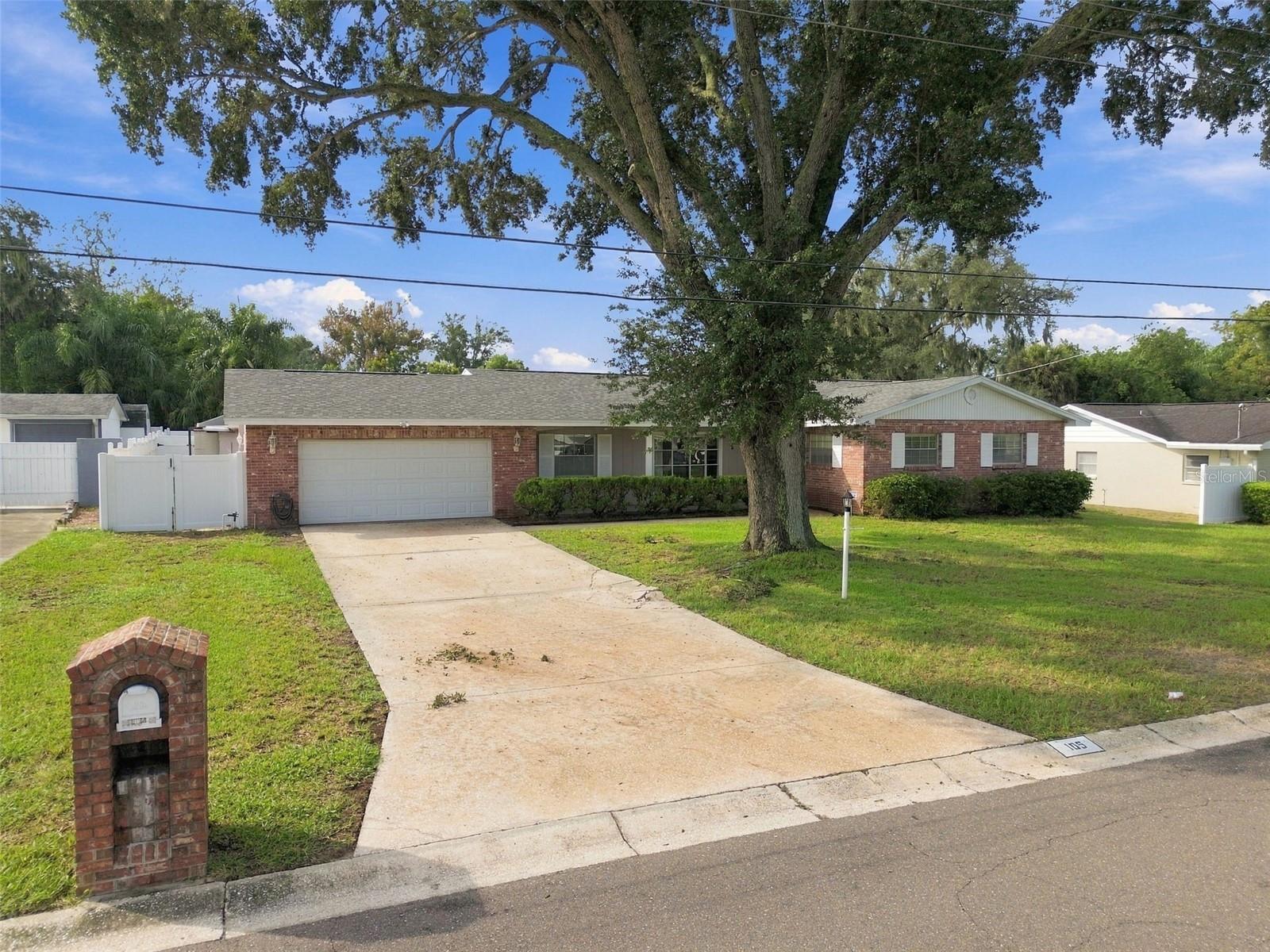 105 ASHBROOK DR