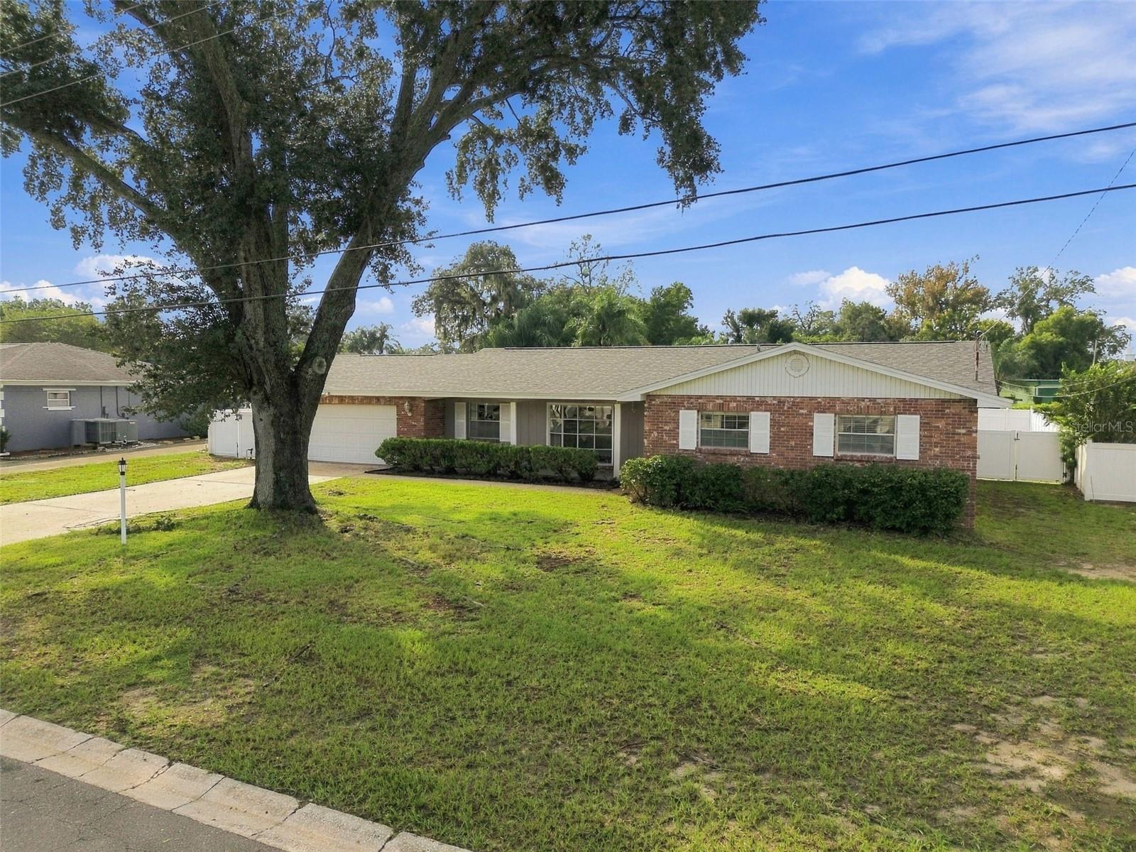 105 ASHBROOK DR