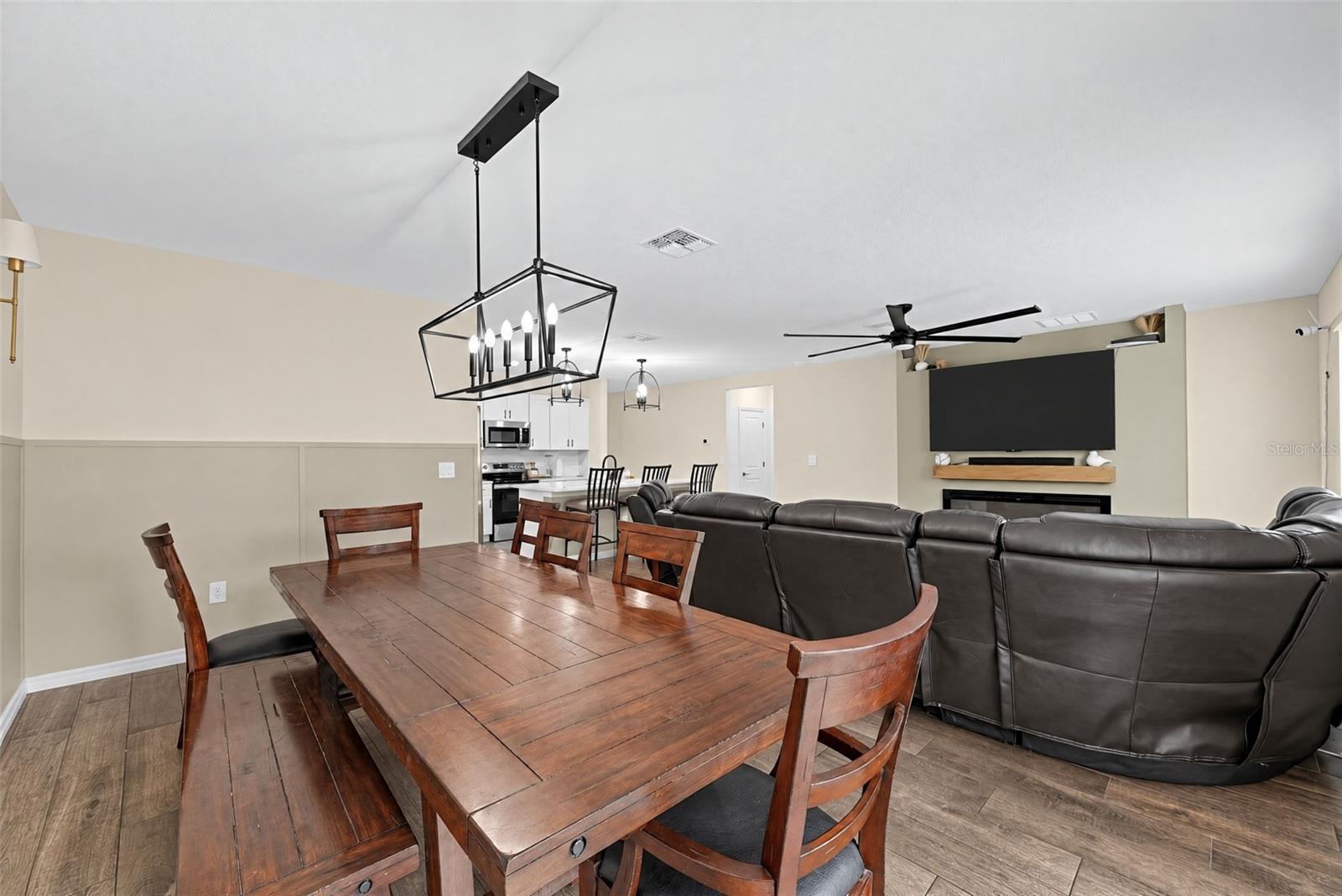 4974 EAGLE ROCK DR