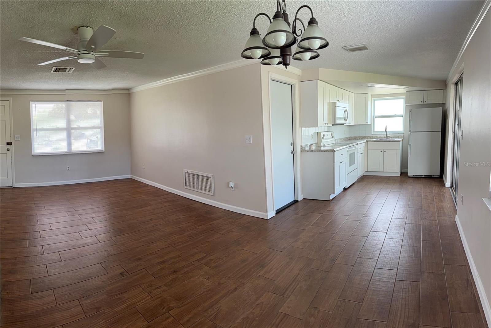 7323 OAK CREST DR