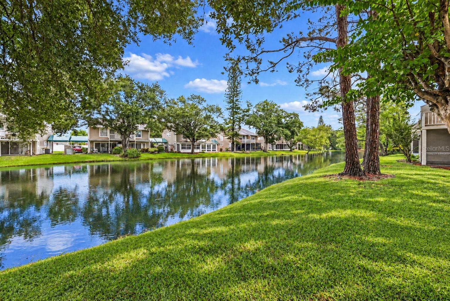 6915 LAKEVIEW CT