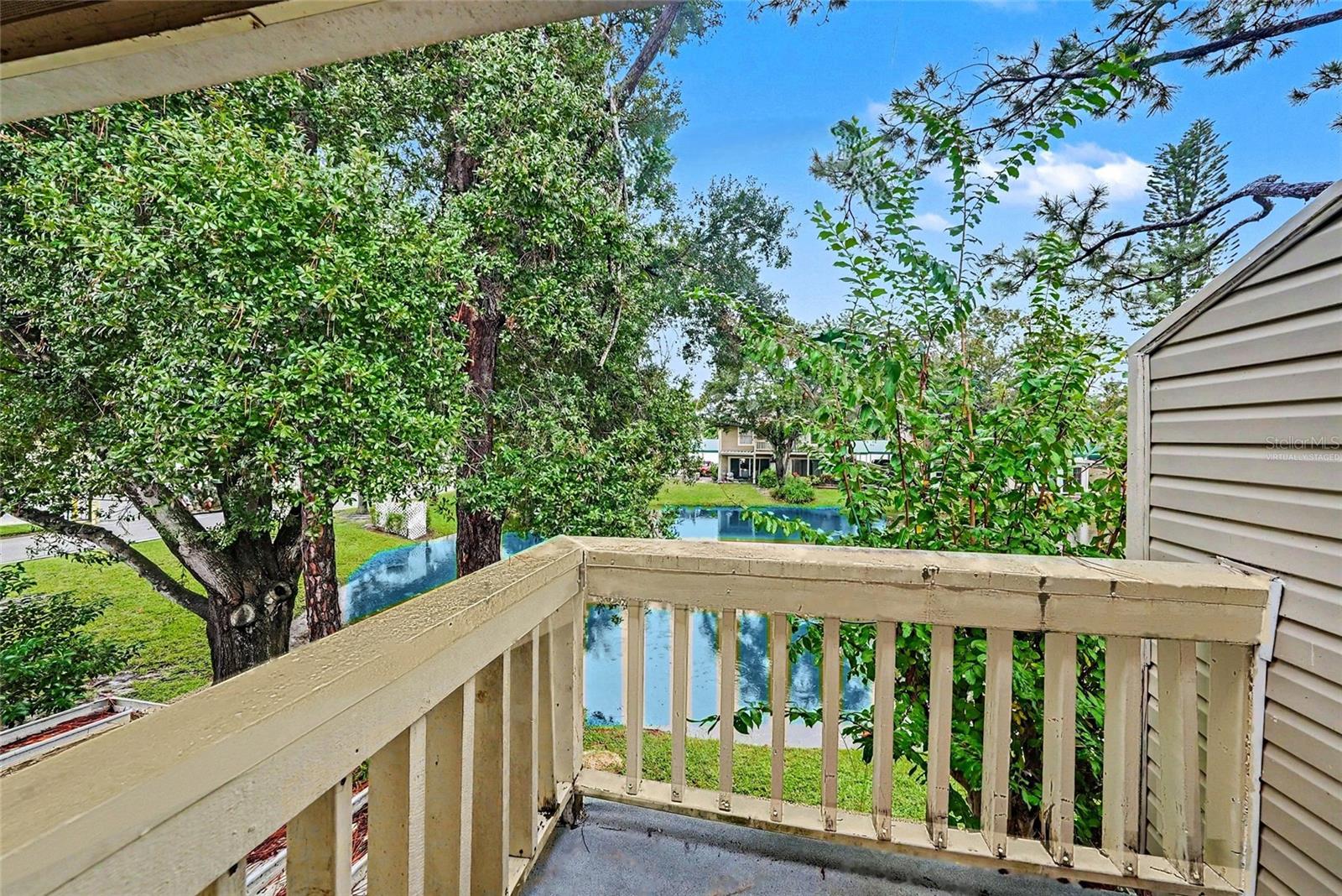 6915 LAKEVIEW CT