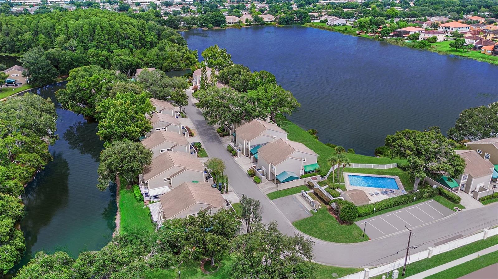 6915 LAKEVIEW CT