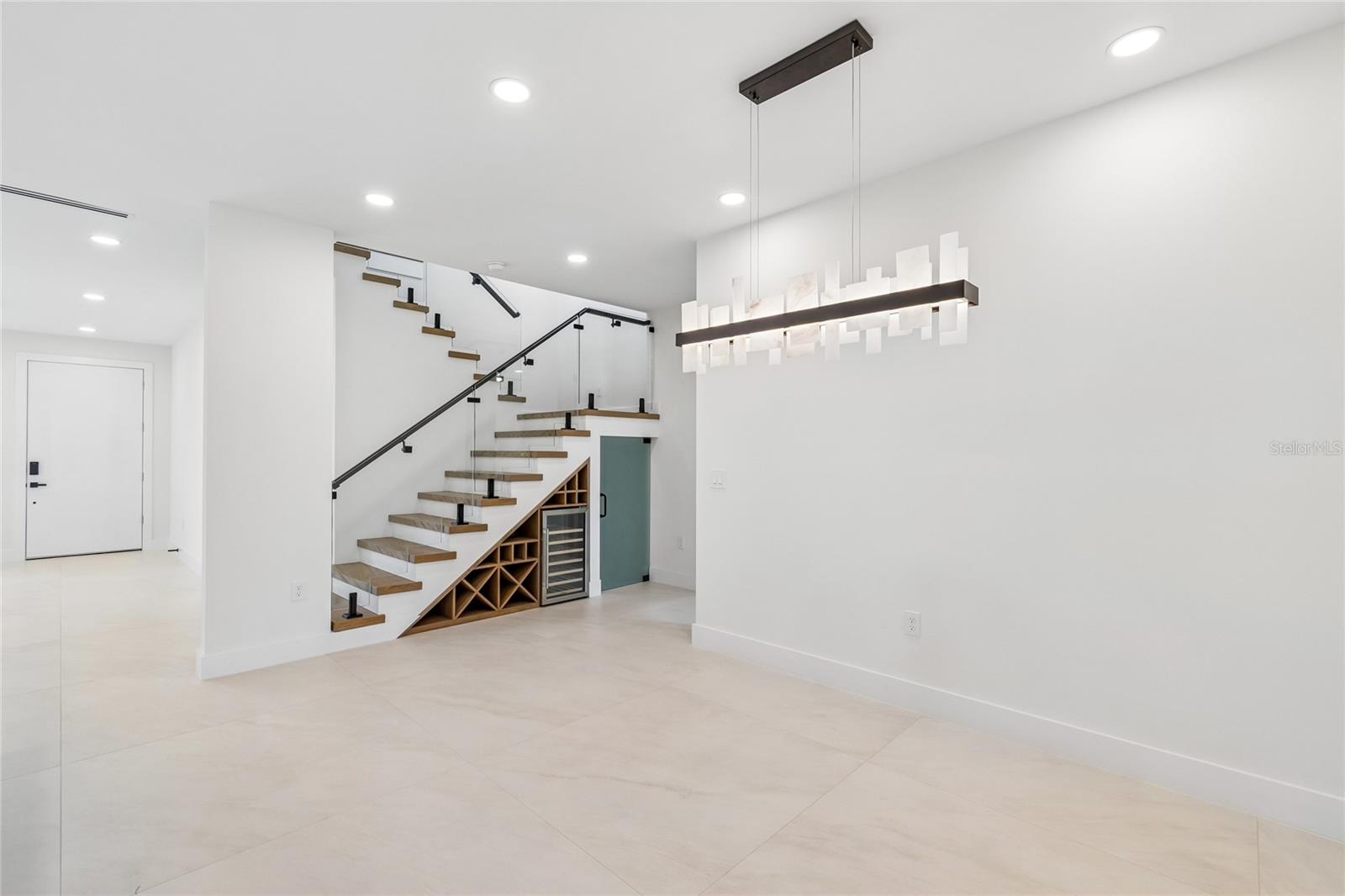 2307 N ELCOE DR