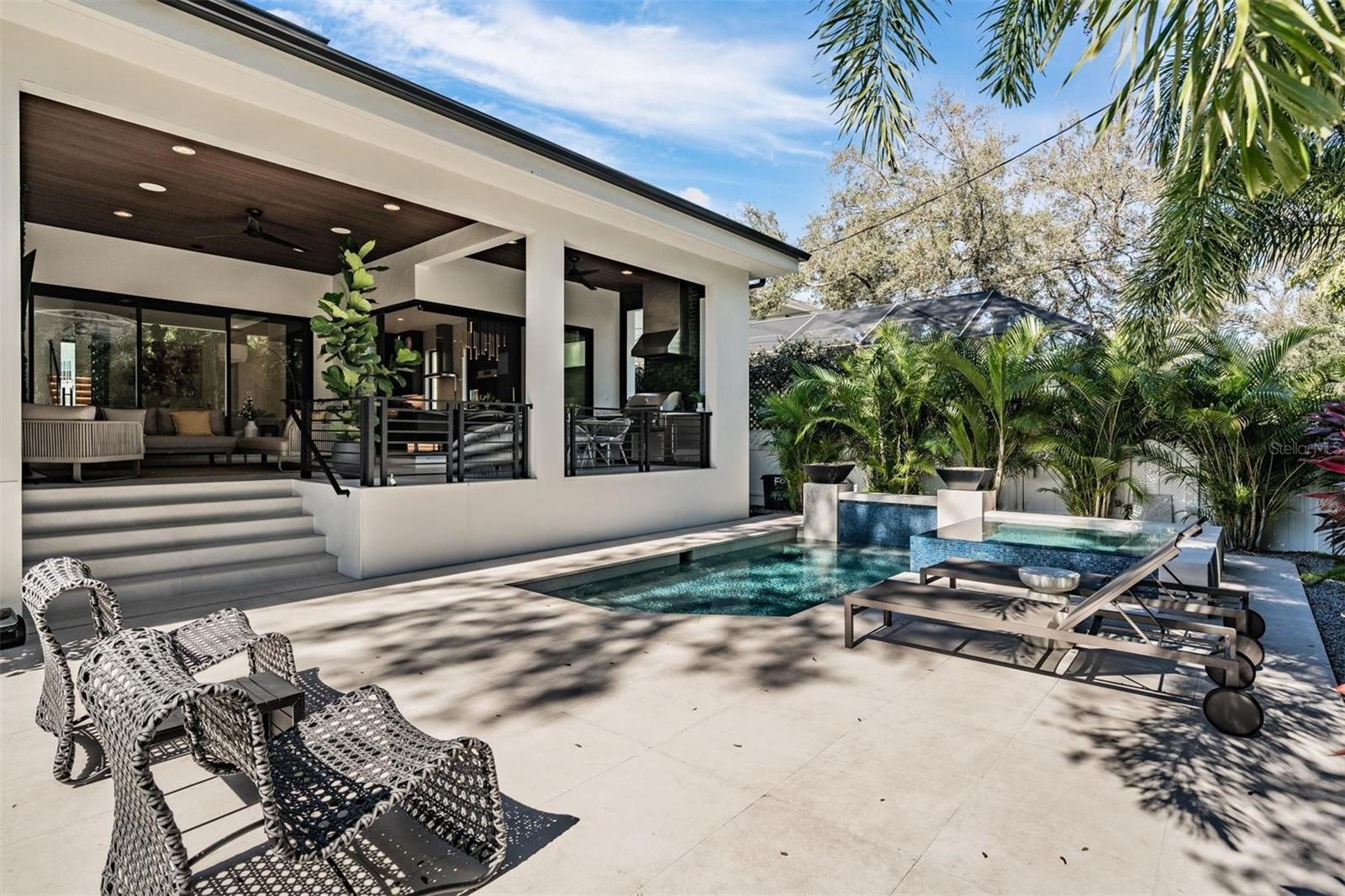 212 S RENELLIE DR