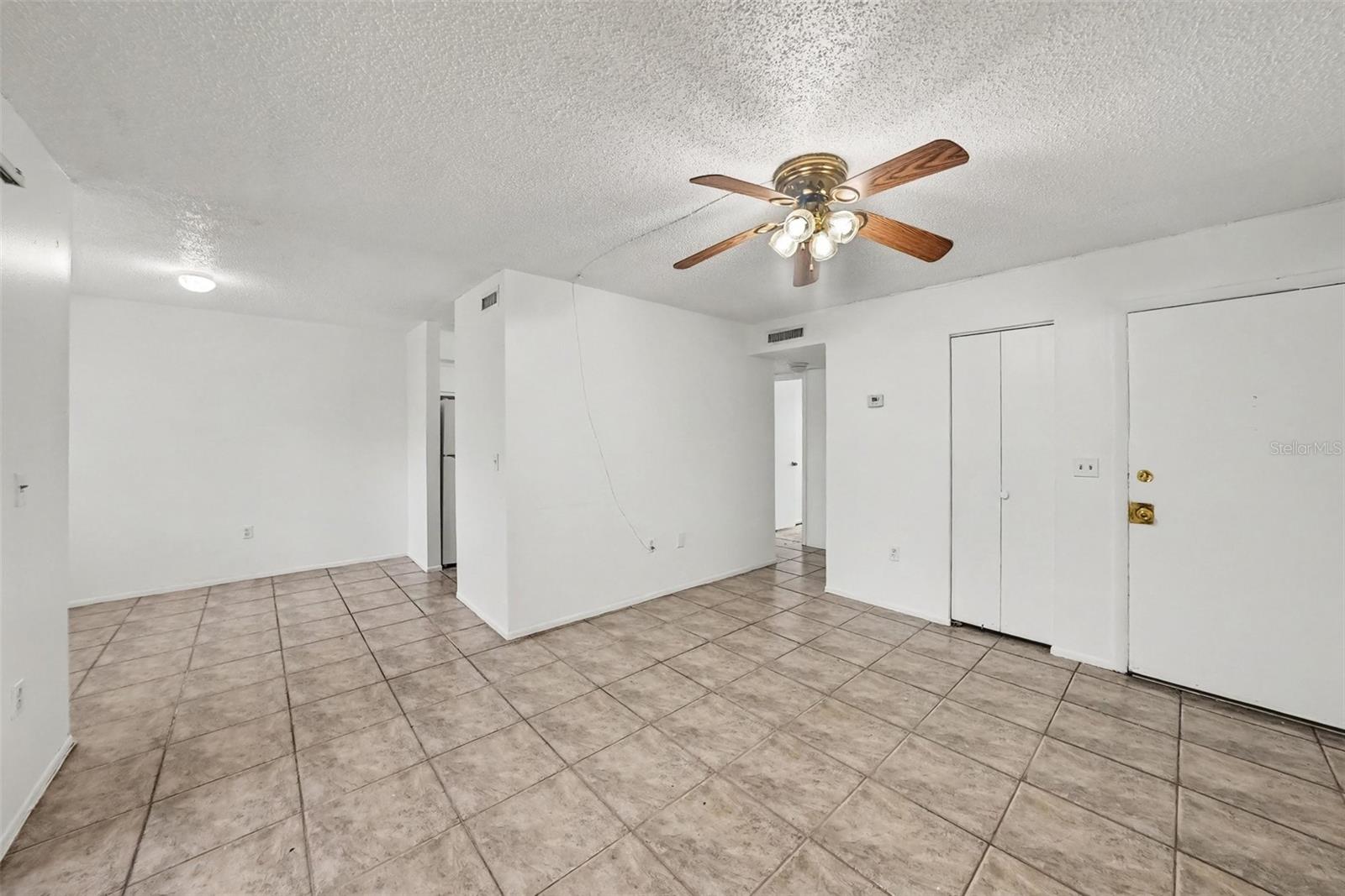 305 E WELLINGTON CT #64