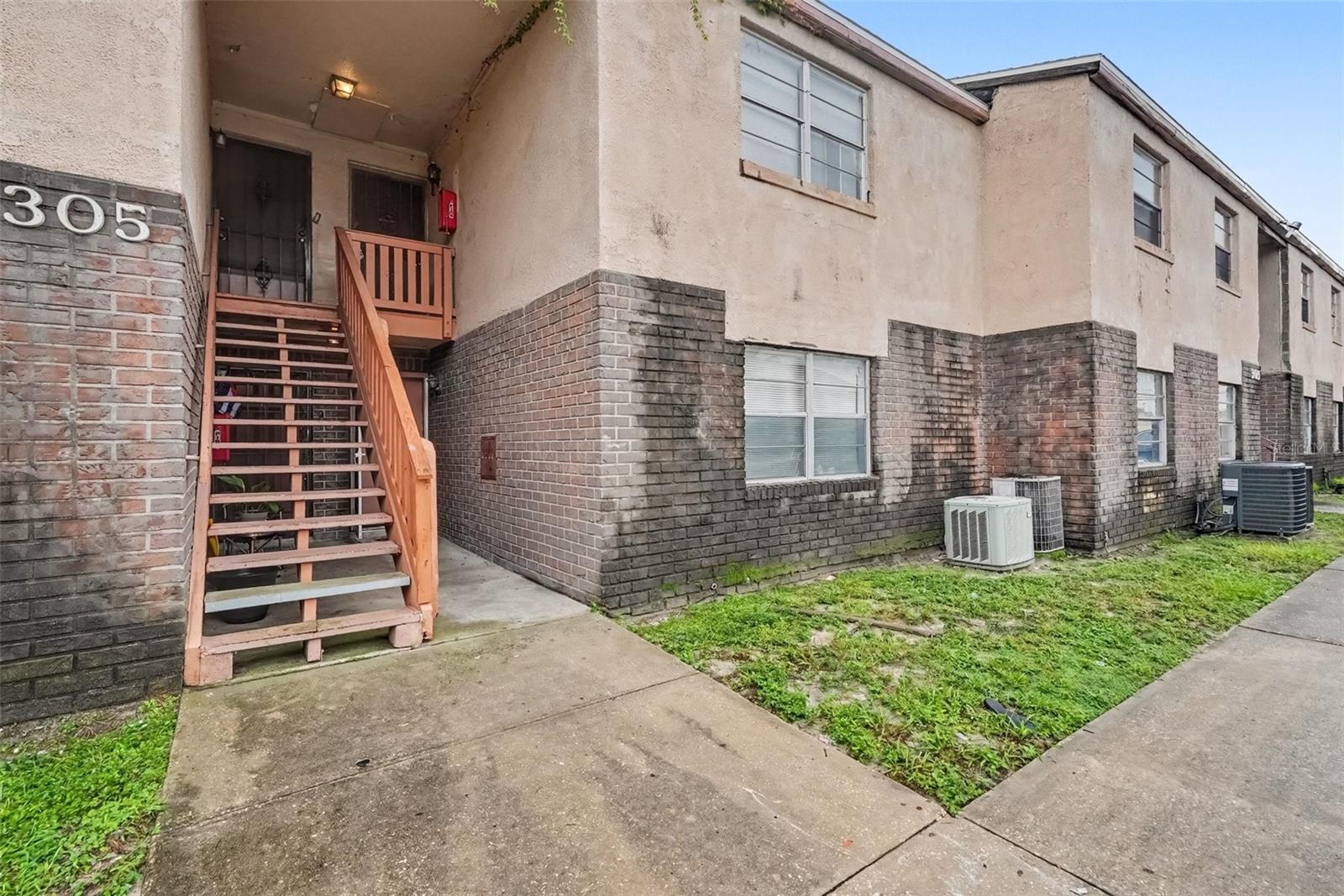305 E WELLINGTON CT #64